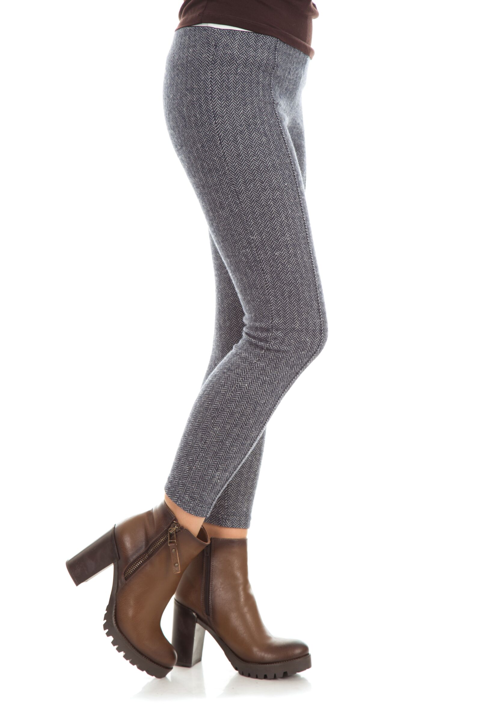 Canon EF 24-105mm F4L IS USM sample photo. Pants, woman, leg photography