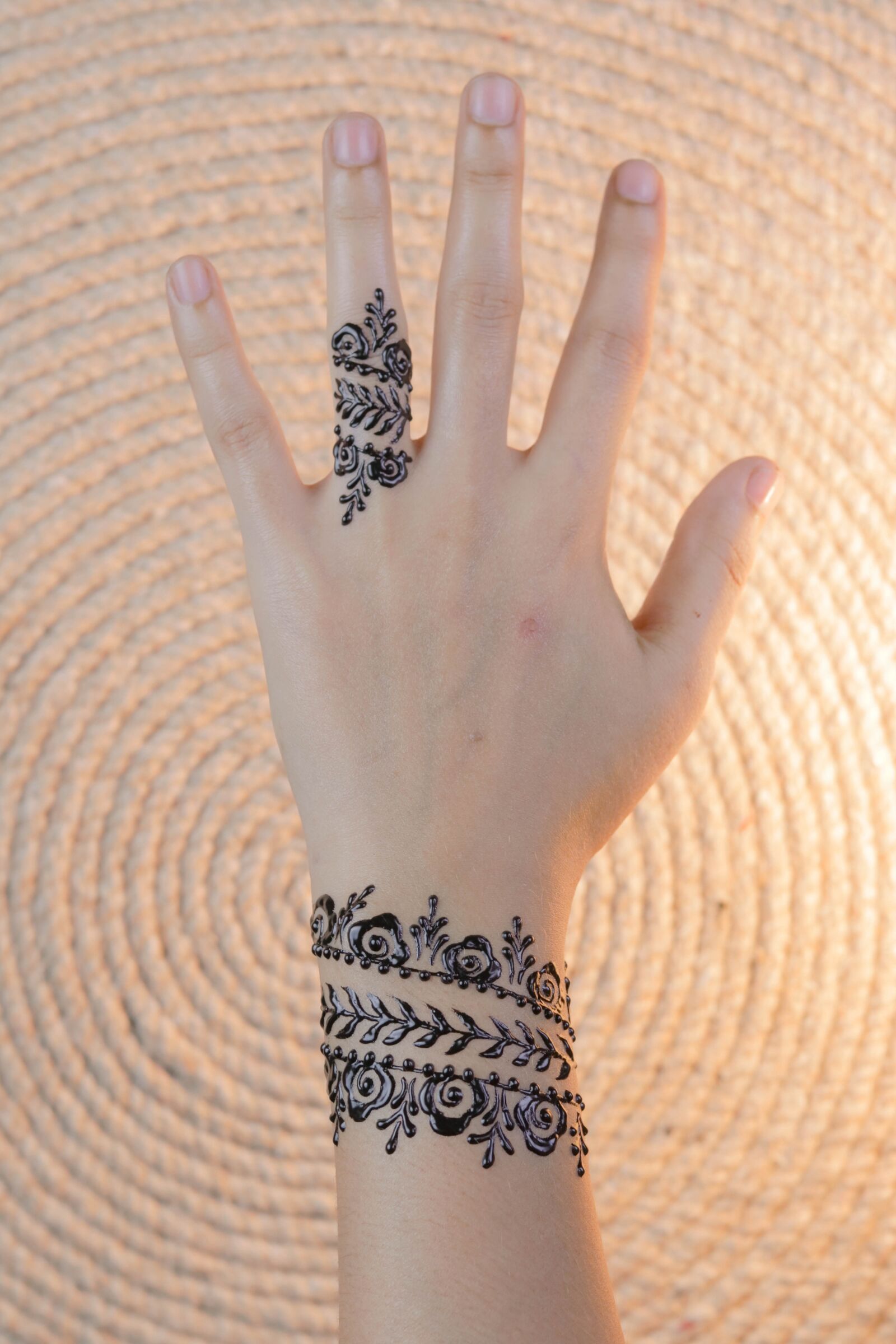 Canon EOS 80D + Canon EF 50mm F1.8 STM sample photo. Henna, hands, mehendi photography
