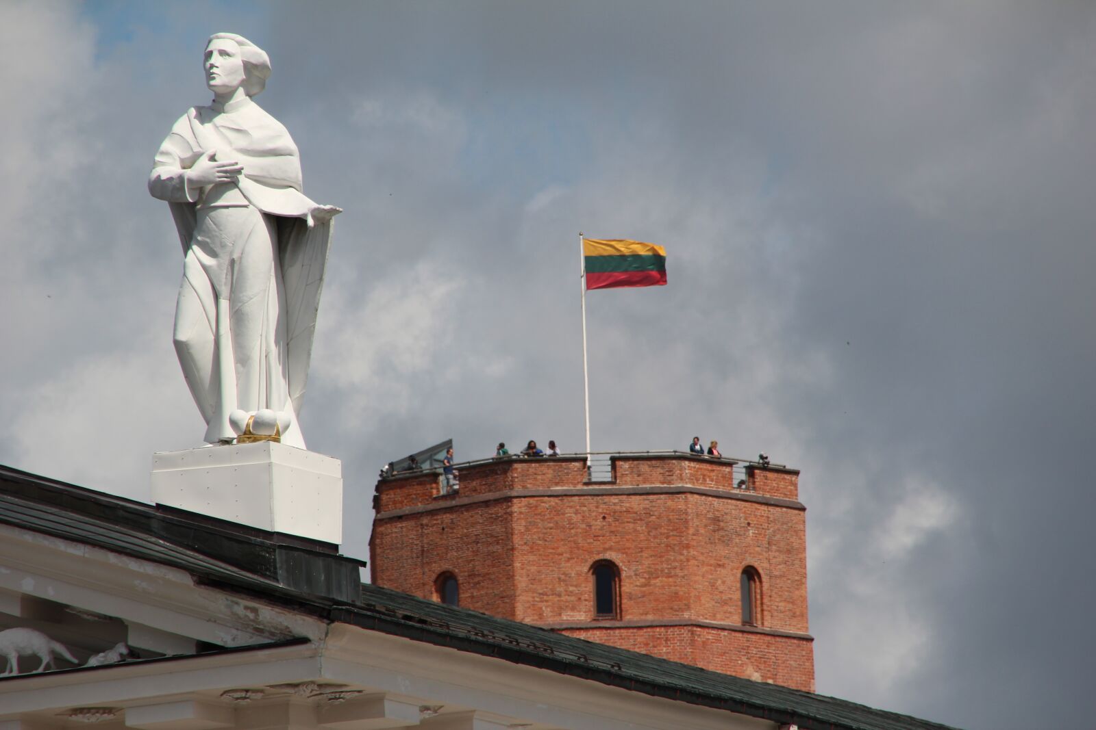Canon EOS 600D (Rebel EOS T3i / EOS Kiss X5) sample photo. Lithuania, vilnius, flag photography