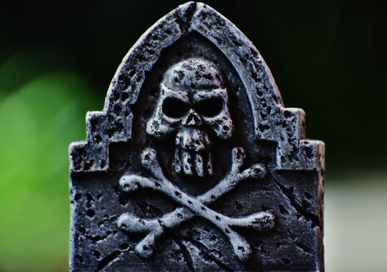Nikon D7200 sample photo. Halloween, tombstone, grey photography
