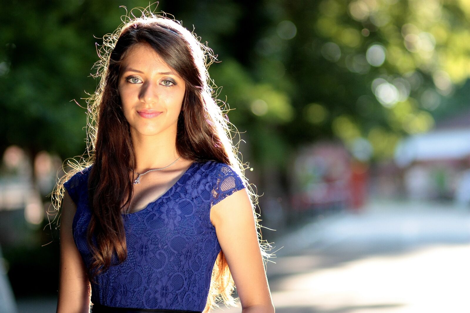 Canon EOS 450D (EOS Rebel XSi / EOS Kiss X2) sample photo. Girl, long hair, blue photography