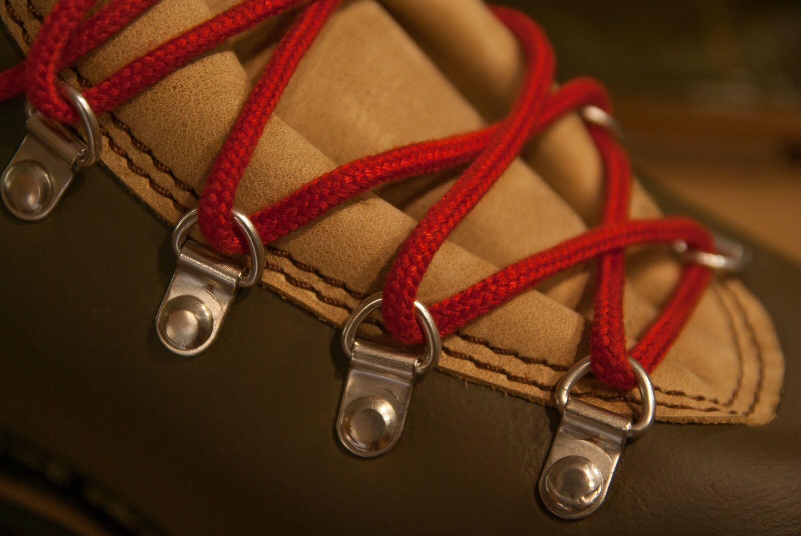 Pentax K10D sample photo. Shoe, lace, hiking photography