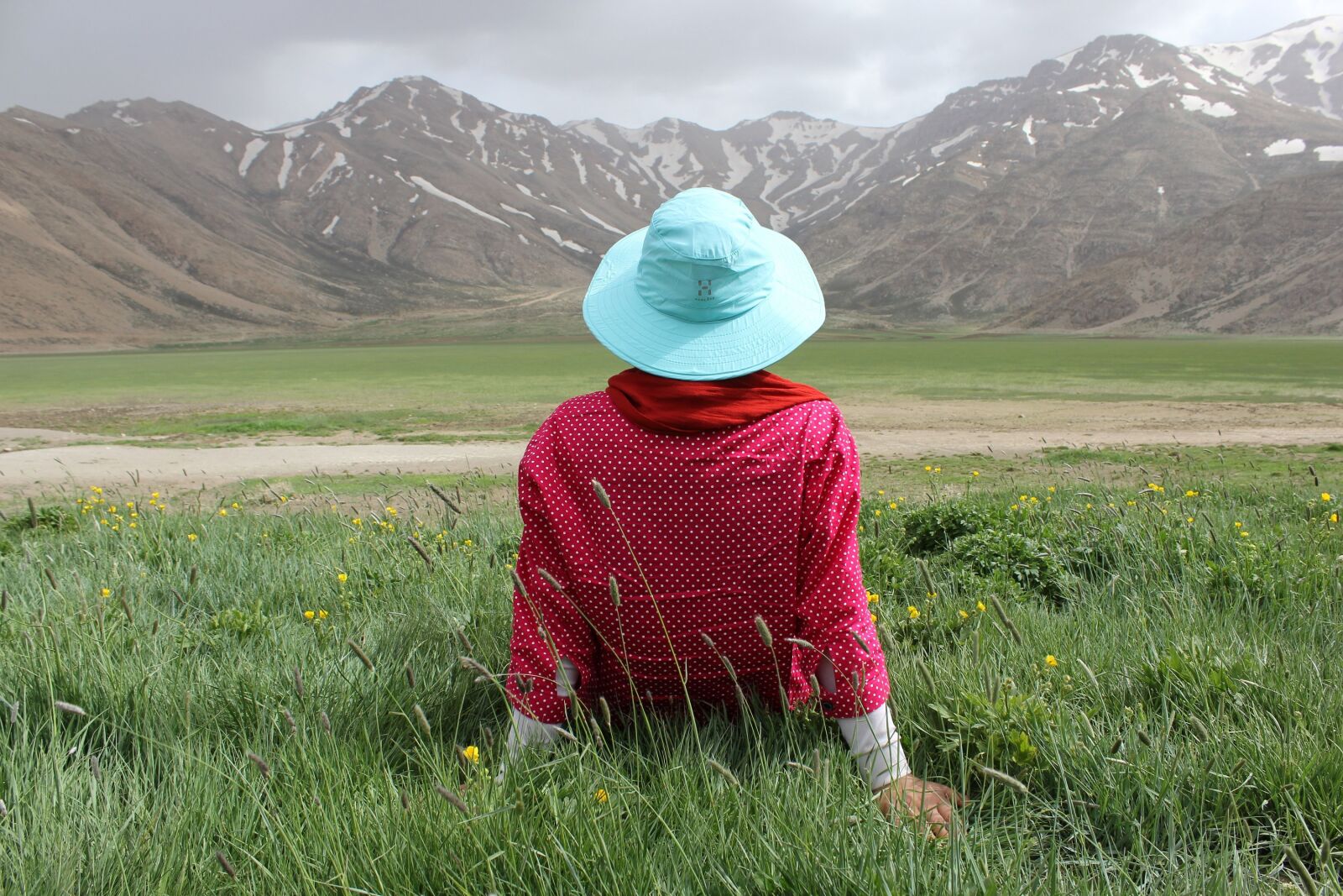 Canon EOS 60D sample photo. Woman, looking, hat photography