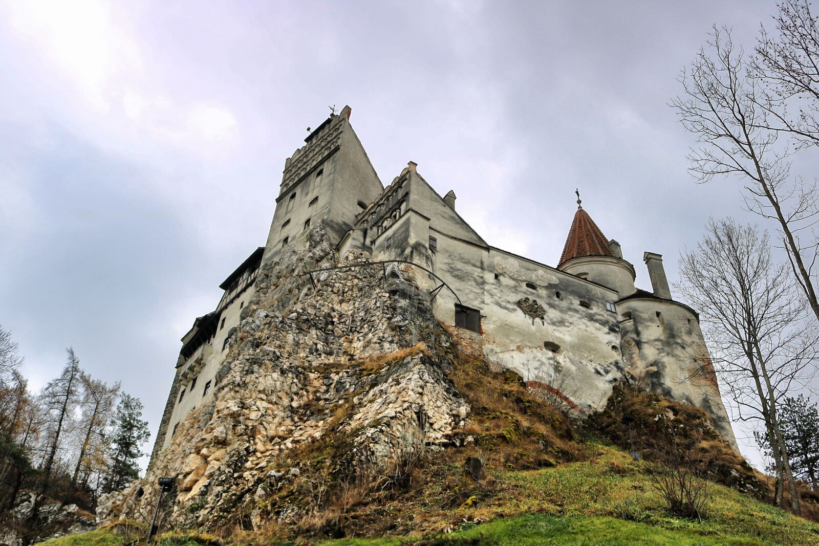 Canon EOS 750D (EOS Rebel T6i / EOS Kiss X8i) sample photo. Bran castle, romania, castelul photography