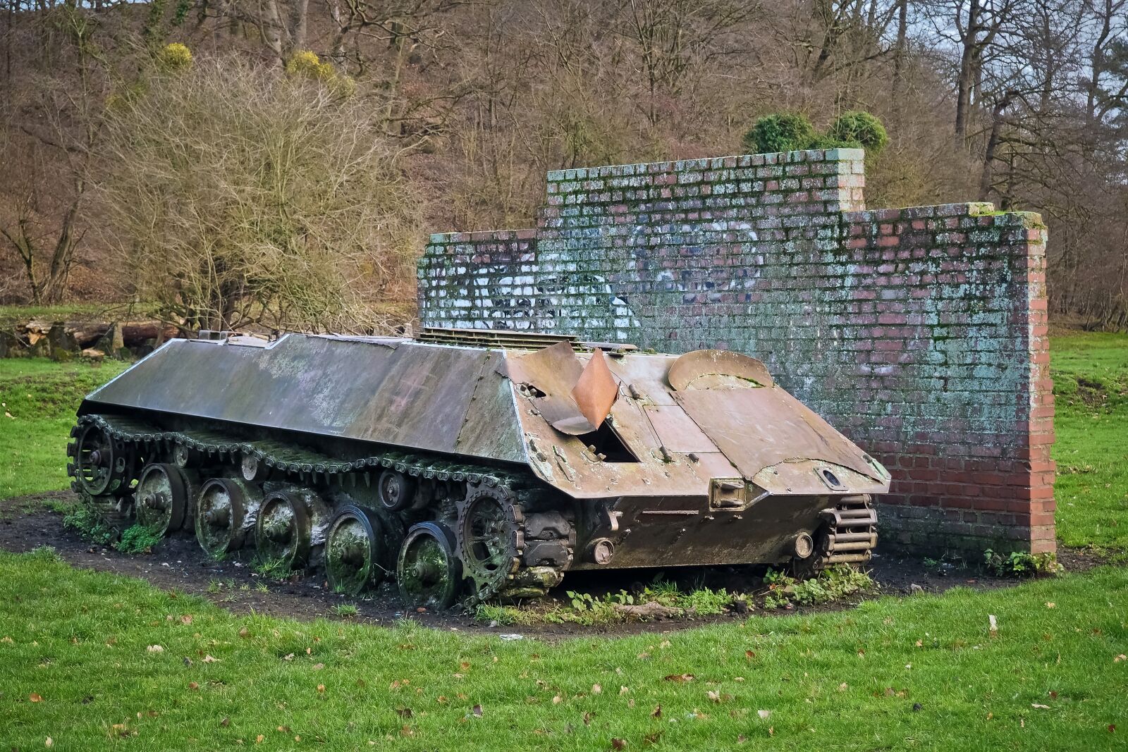 Olympus OM-D E-M10 sample photo. Lost places, panzer, wreck photography