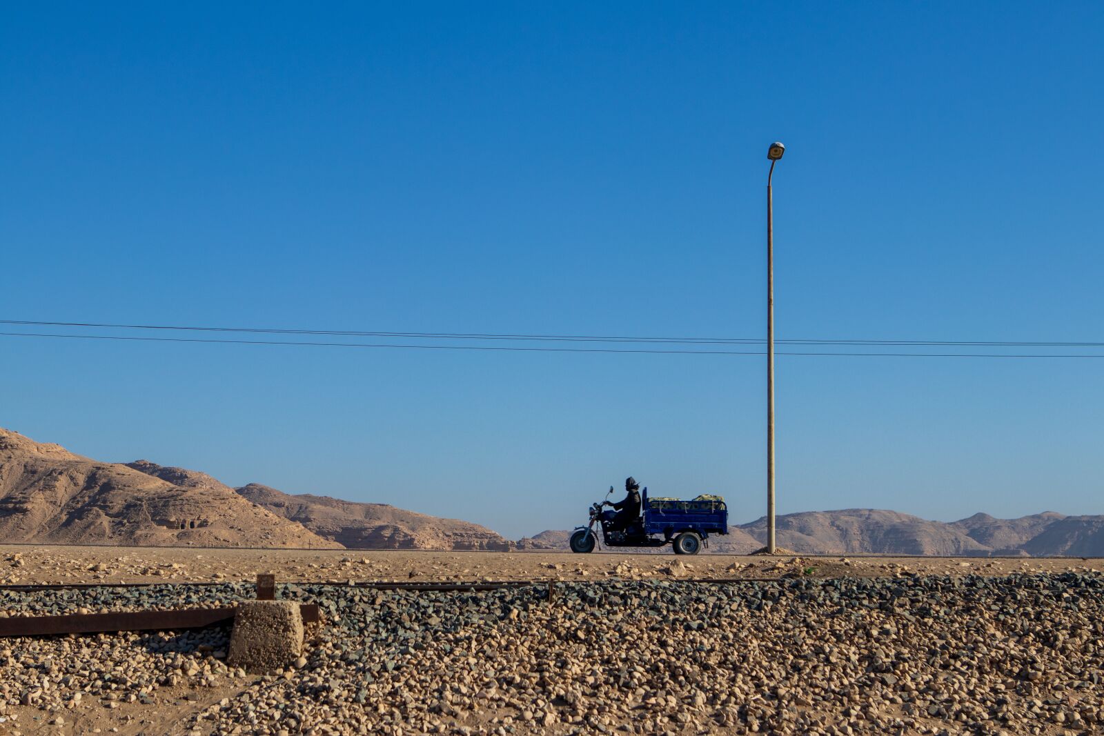 Canon EOS 200D (EOS Rebel SL2 / EOS Kiss X9) sample photo. Motorbike, bike, desert photography