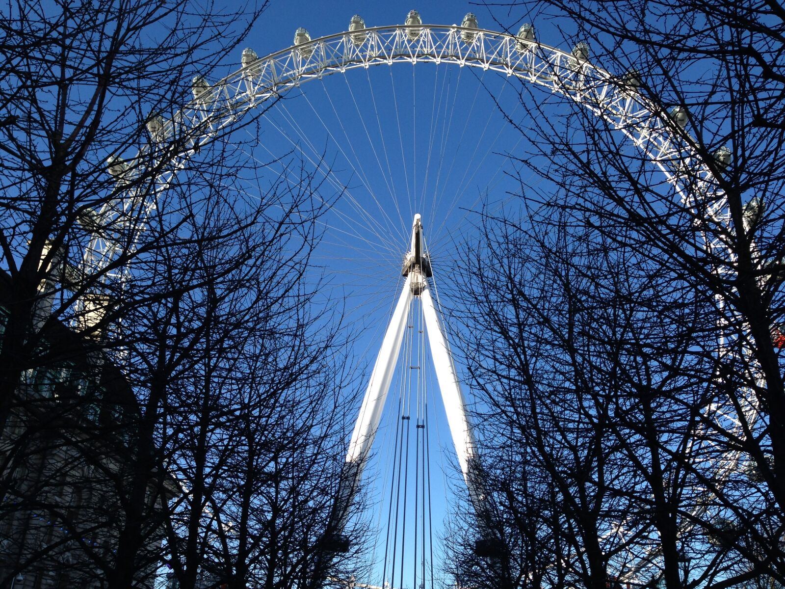 iPhone 5 back camera 4.12mm f/2.4 sample photo. London, travel, noria photography