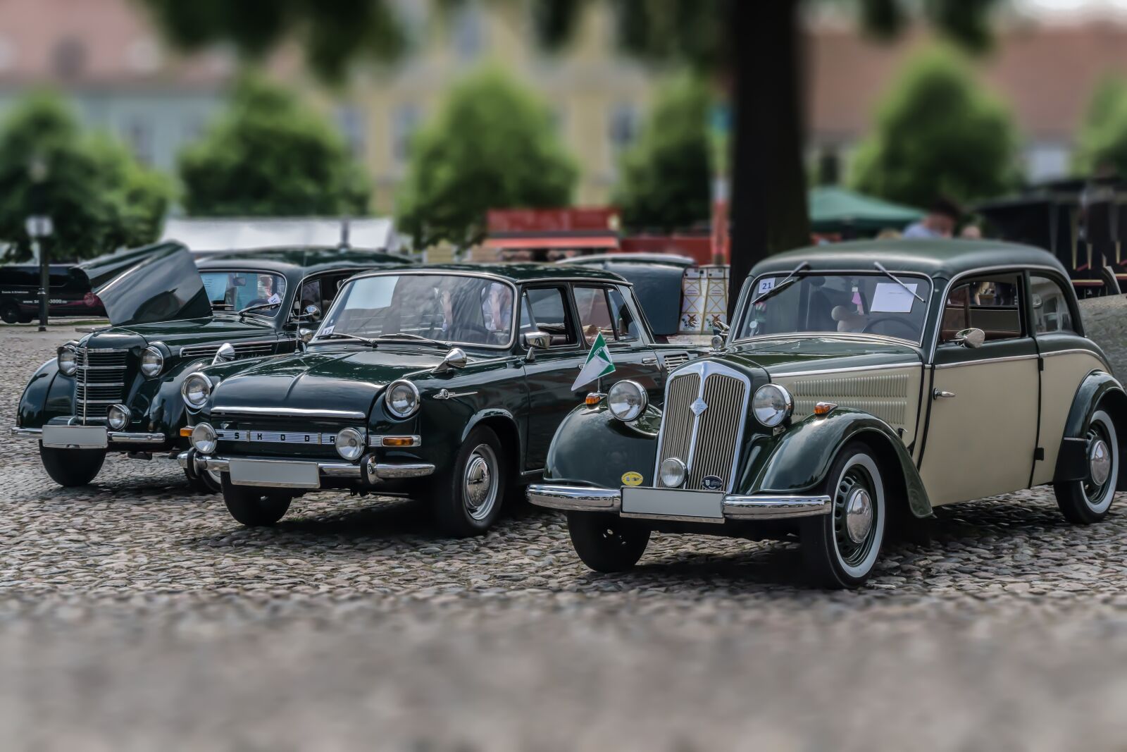 Sony E 16-50mm F3.5-5.6 PZ OSS sample photo. Oldtimer, auto, old photography