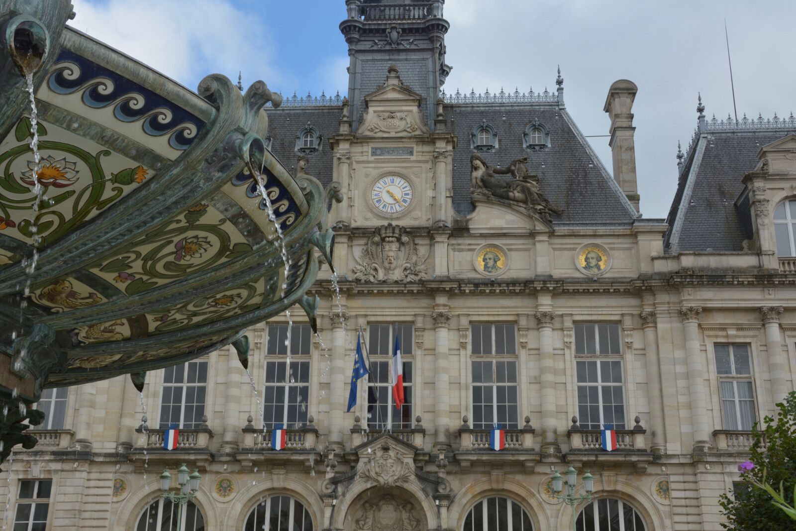 Nikon D7100 sample photo. Fountain, porcelain, town hall photography