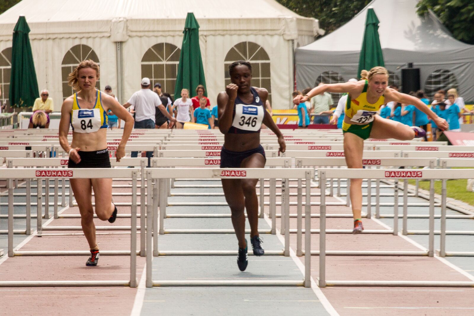 Canon EOS 70D + Canon EF 70-200mm F4L USM sample photo. Athletics, sport, hurdles photography