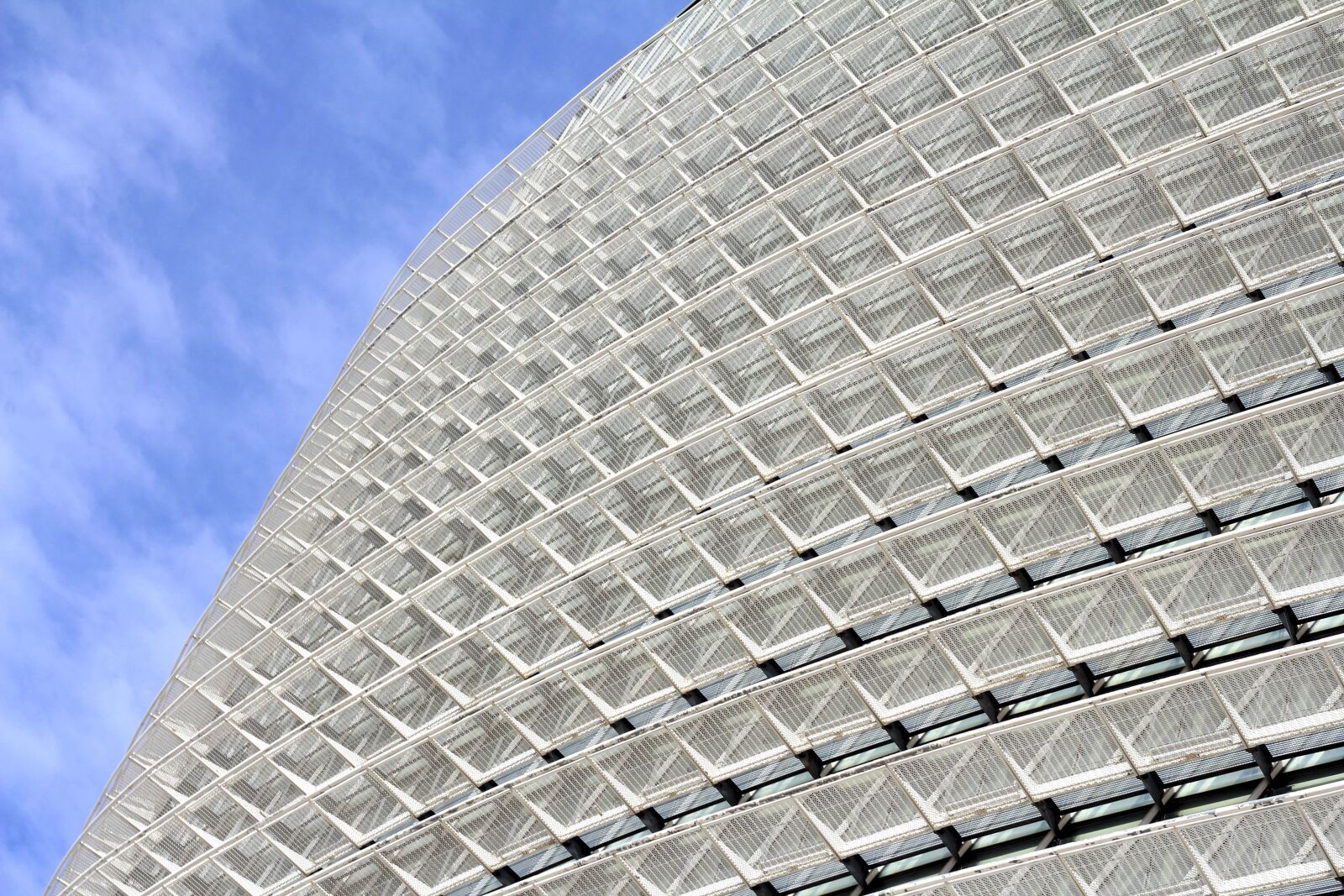 Canon EOS 60D + Canon EF 50mm F1.8 STM sample photo. Architecture, modern, expression photography