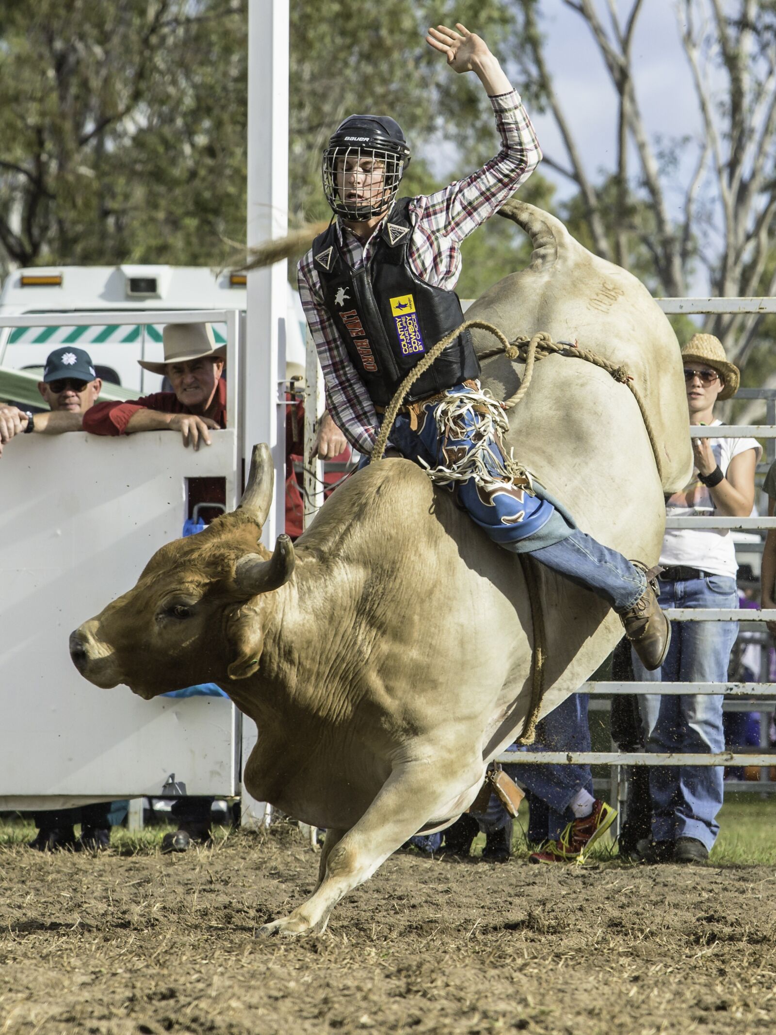 Canon EOS 5D Mark III + Canon EF 70-200mm F2.8L USM sample photo. Rodeo, bull, cowboy photography