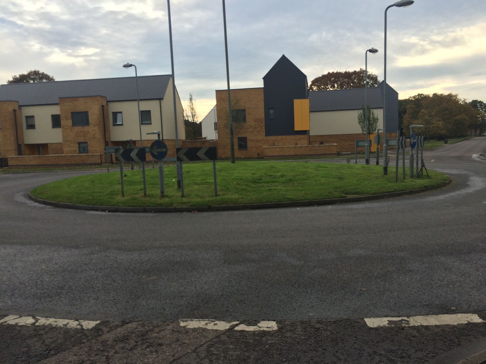 iPhone 5s back camera 4.15mm f/2.2 sample photo. Road, roundabout photography
