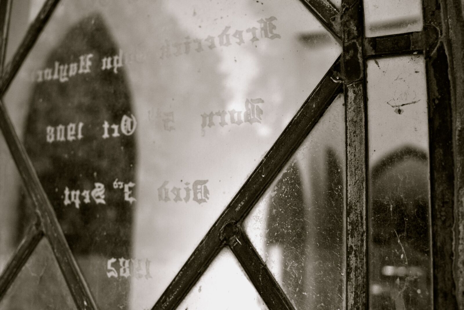 Canon EOS 400D (EOS Digital Rebel XTi / EOS Kiss Digital X) sample photo. Church, window, christian photography