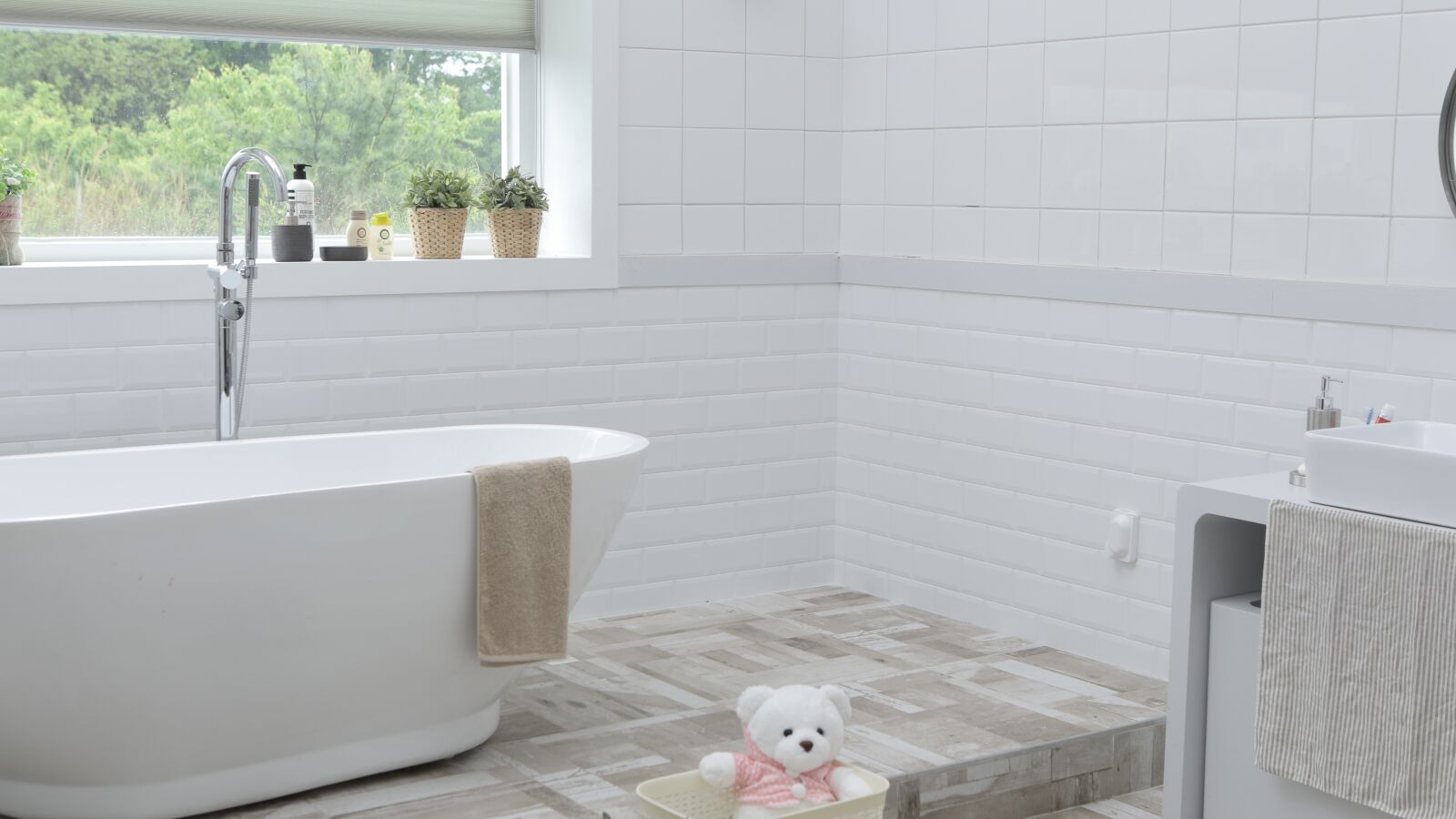 Canon EF 24-70mm F2.8L USM sample photo. Bathroom, window, space photography