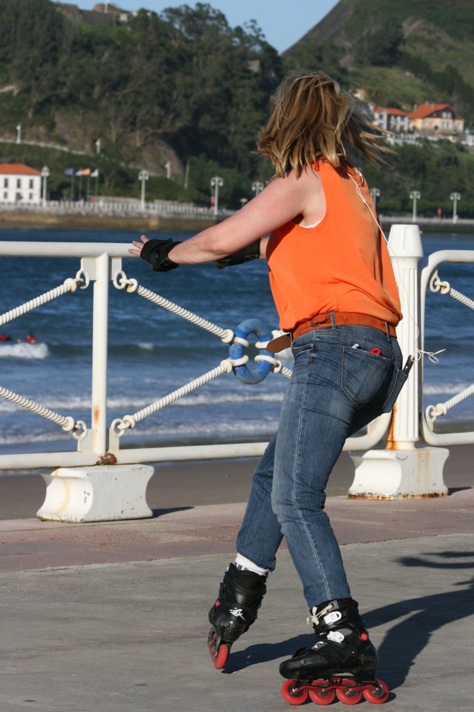 Canon EOS 400D (EOS Digital Rebel XTi / EOS Kiss Digital X) sample photo. Inline, dynamic, skating photography