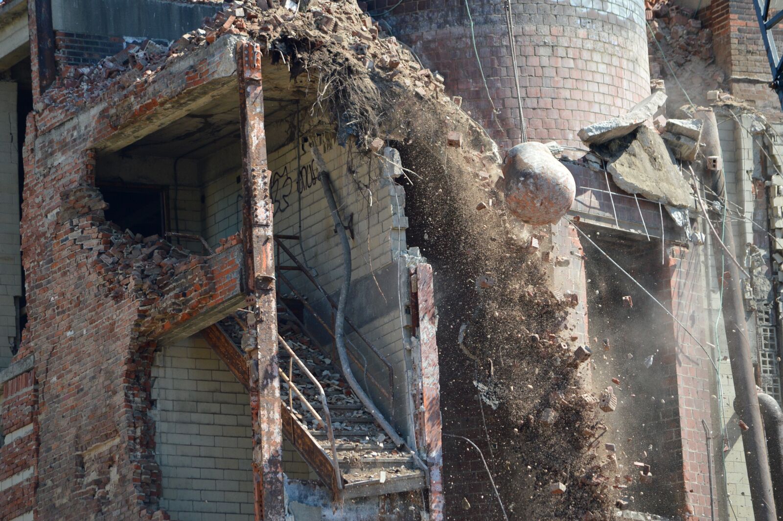 Nikon D3200 sample photo. Demolition factory, rust, rusted photography