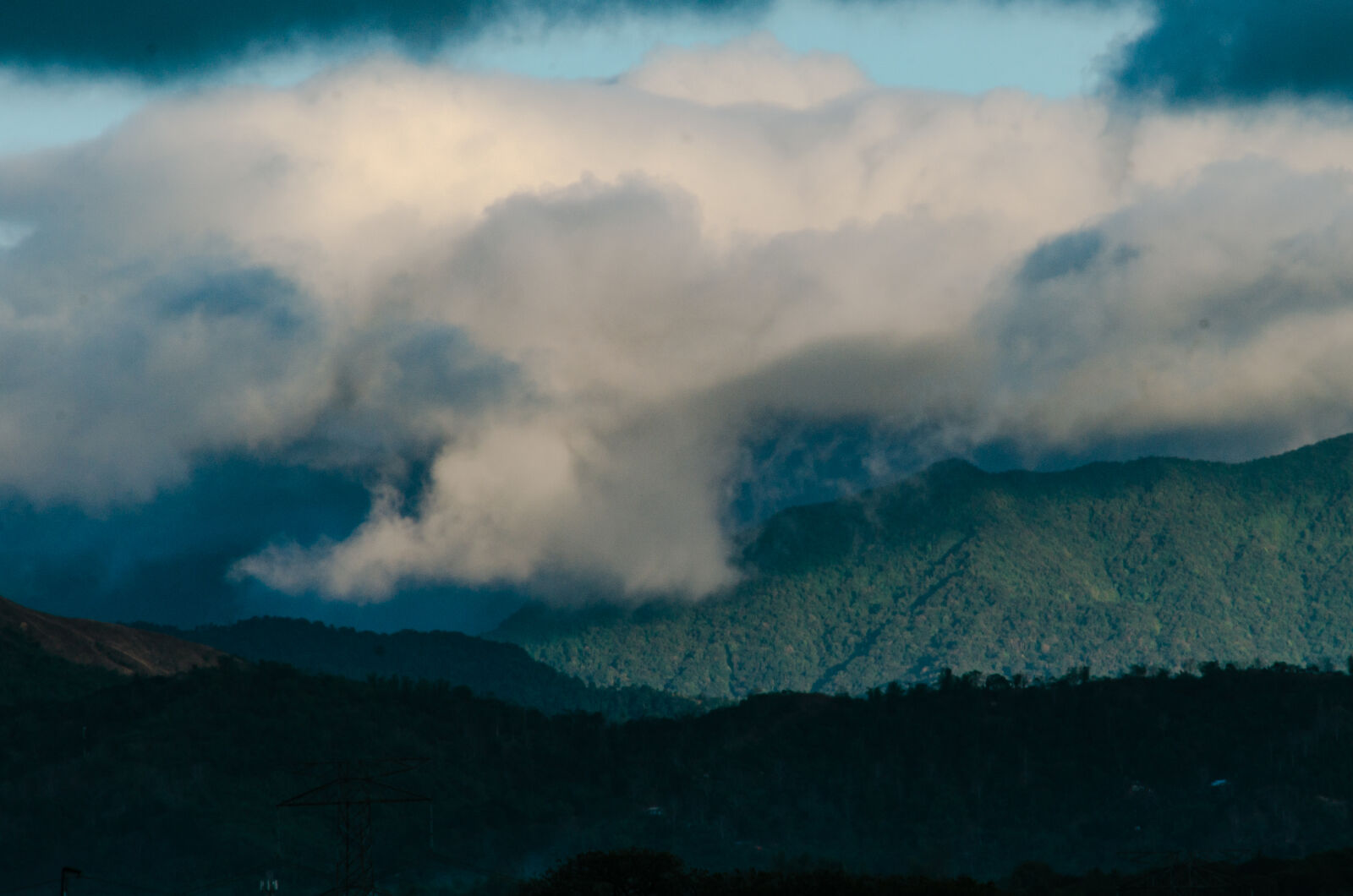 Nikon D5100 sample photo. Cloudy mountain photography