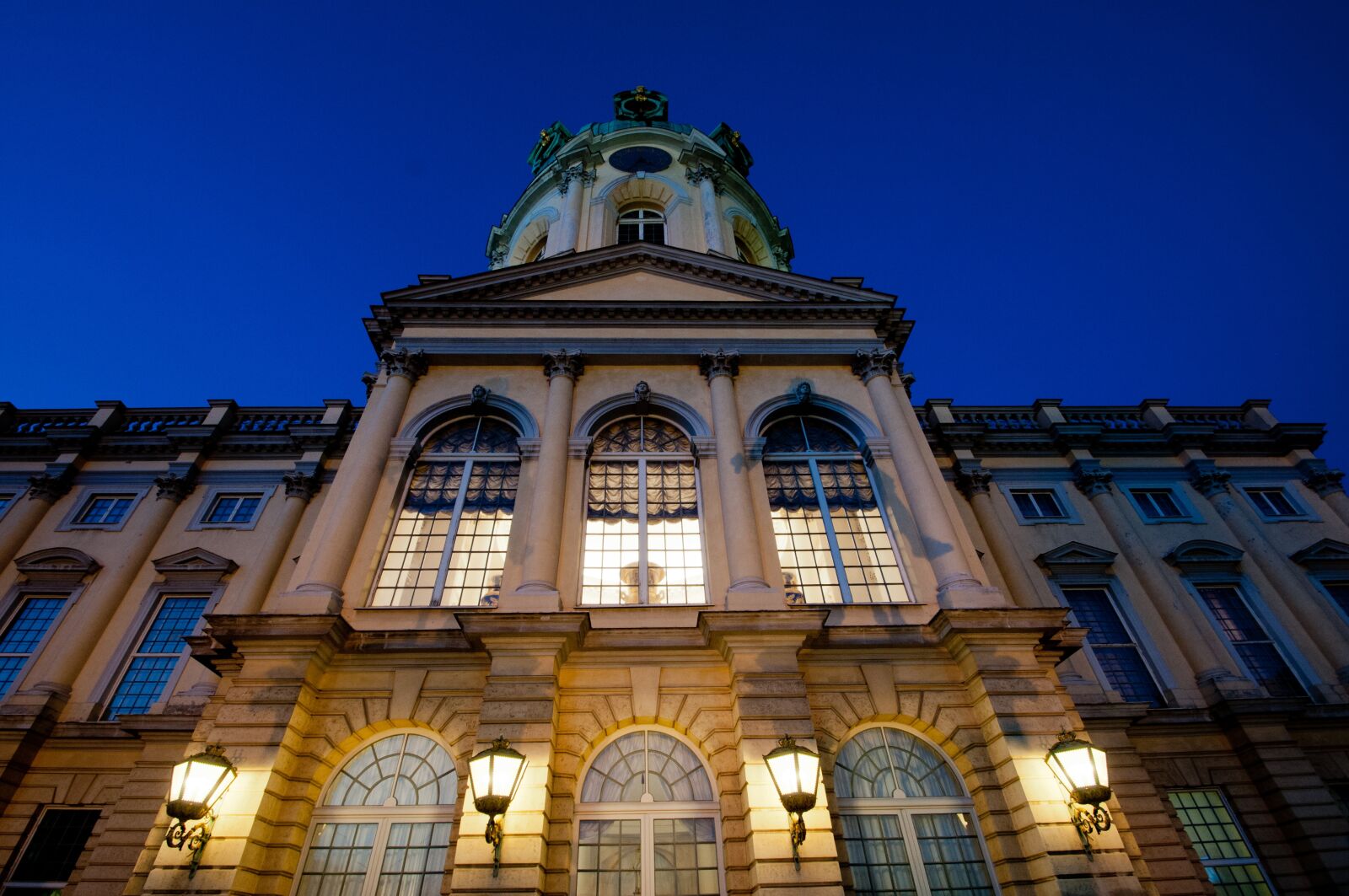 Nikon D300 sample photo. Palace, window, architecture photography