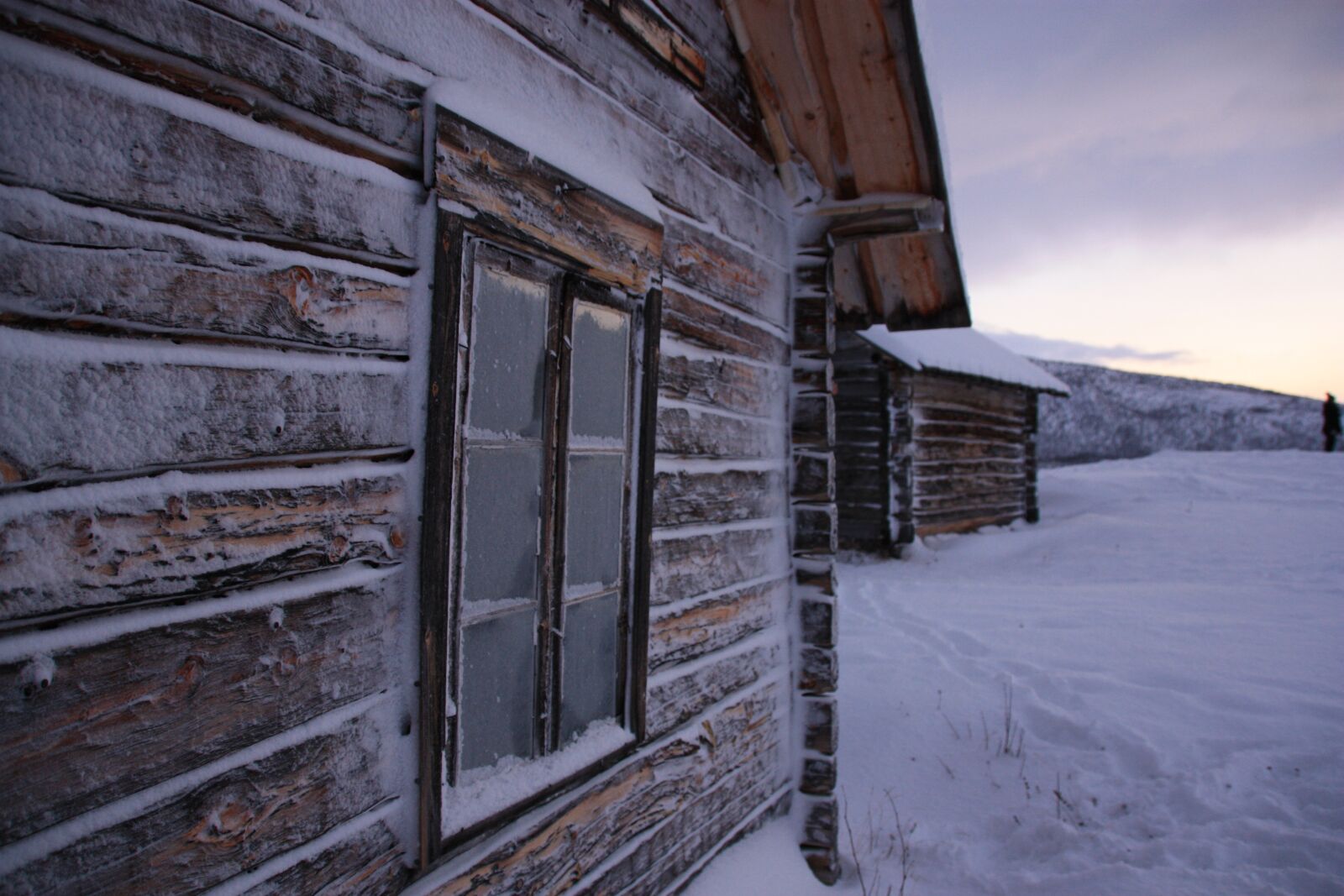 Canon EOS 450D (EOS Rebel XSi / EOS Kiss X2) sample photo. Chalet, snow, lapland photography