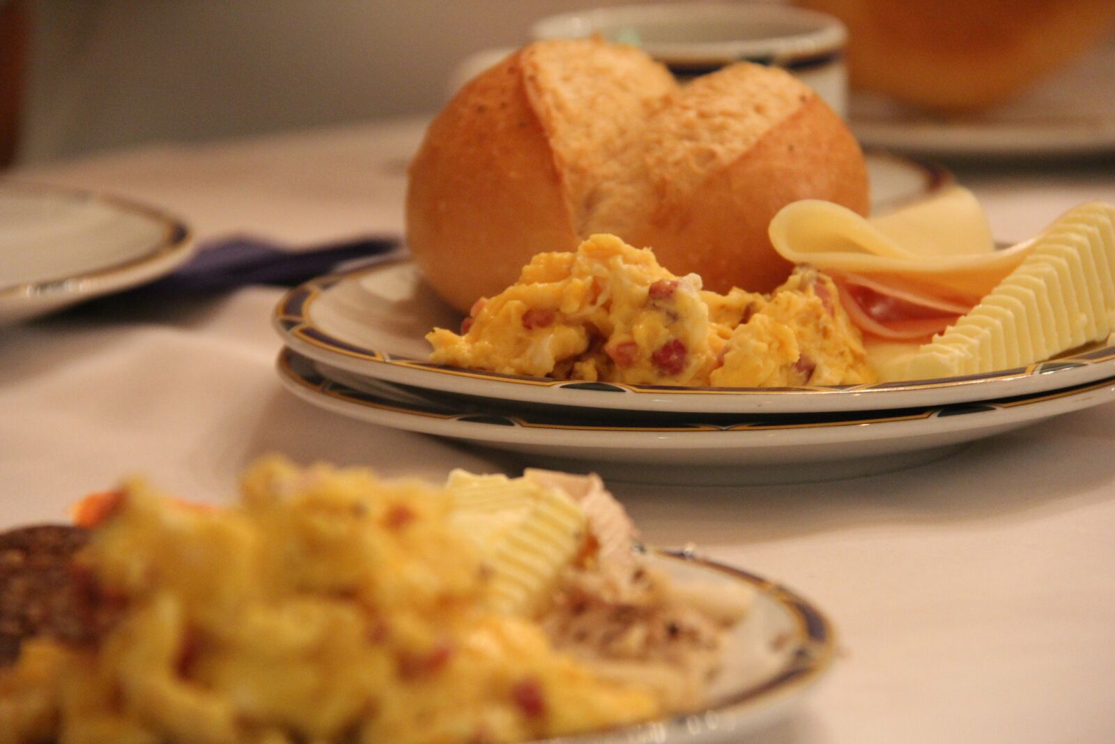 Canon EF-S 18-200mm F3.5-5.6 IS sample photo. Scrambled eggs, food, egg photography
