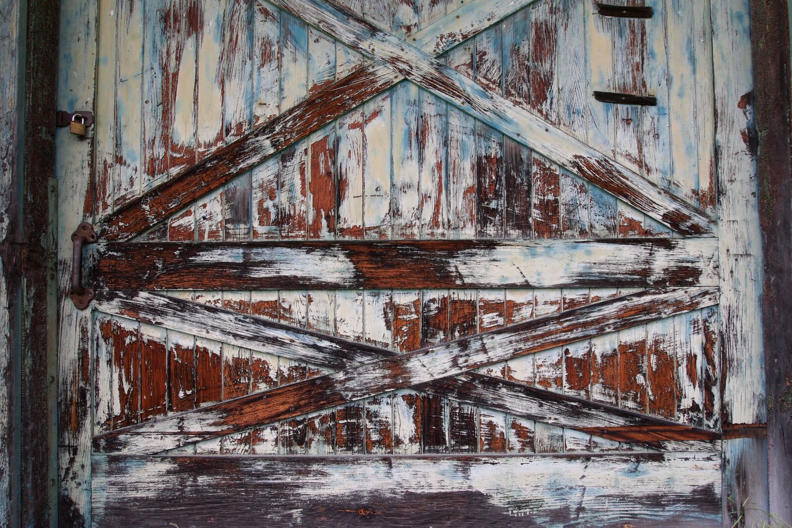 Olympus PEN E-PL1 sample photo. Abandoned, broken, rusty photography