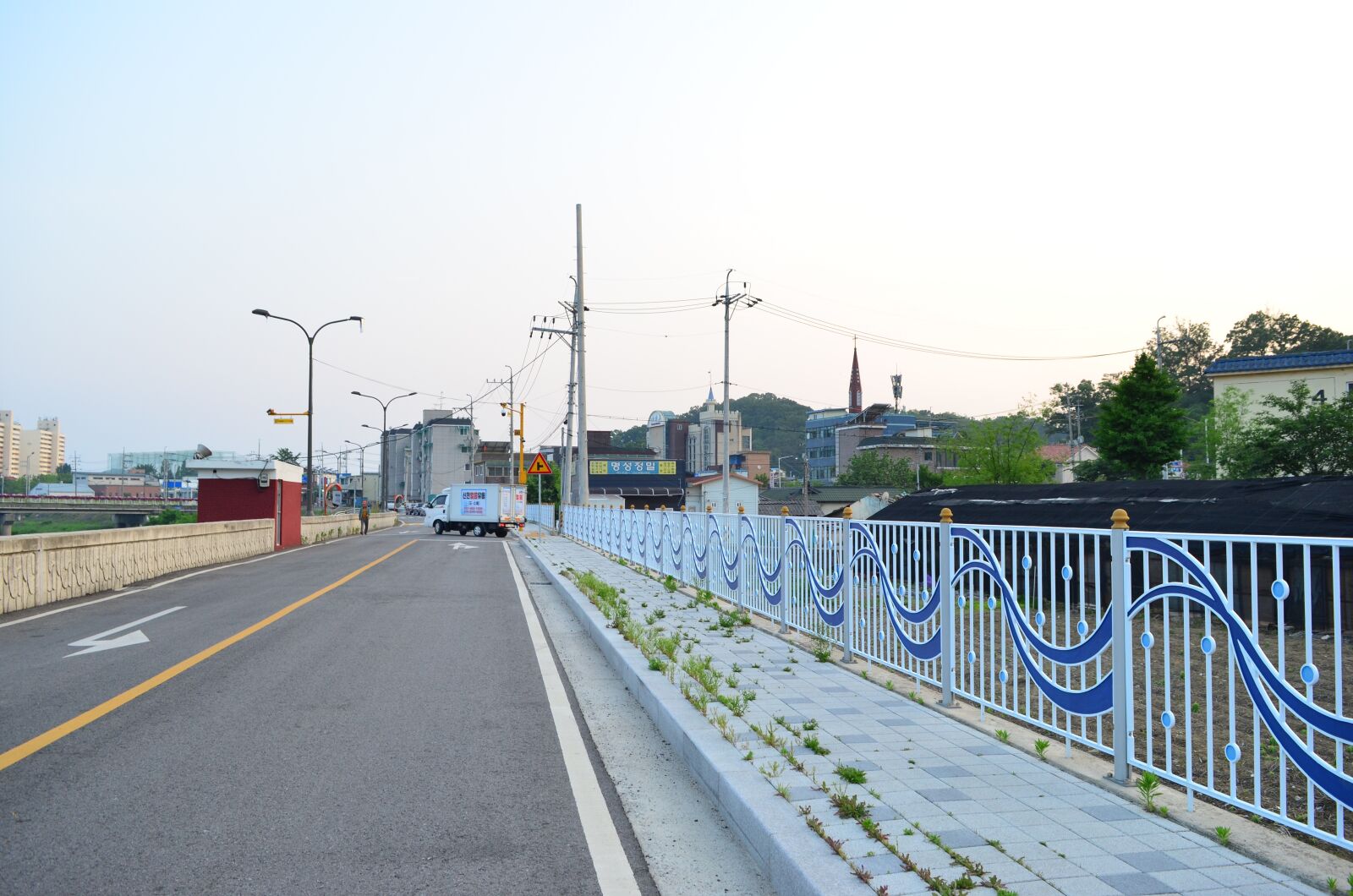 Nikon D5100 sample photo. South korea, side walk photography