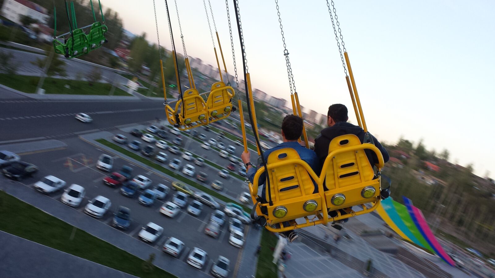 Samsung Galaxy S4 sample photo. Amusement park, swing, family photography