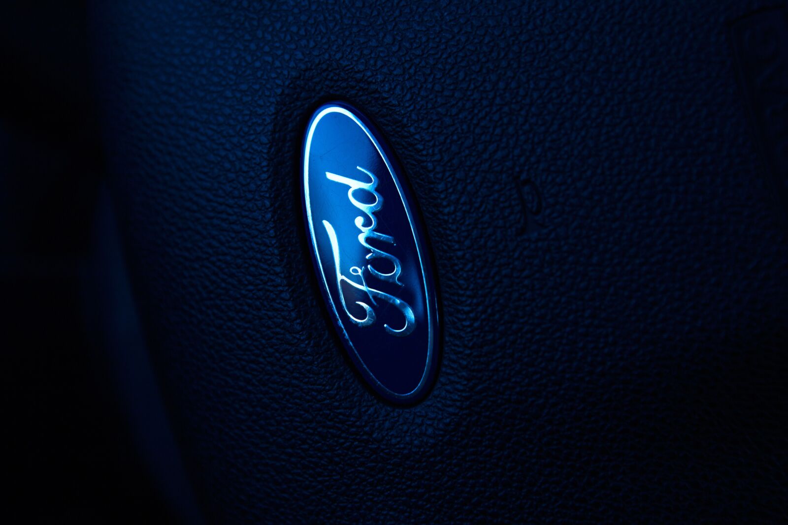 Canon EOS 5D Mark II sample photo. Ford, logo, sign photography