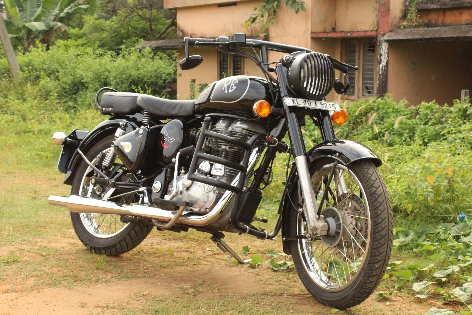 Canon EOS 1200D (EOS Rebel T5 / EOS Kiss X70 / EOS Hi) sample photo. Enfield, bike, transport photography