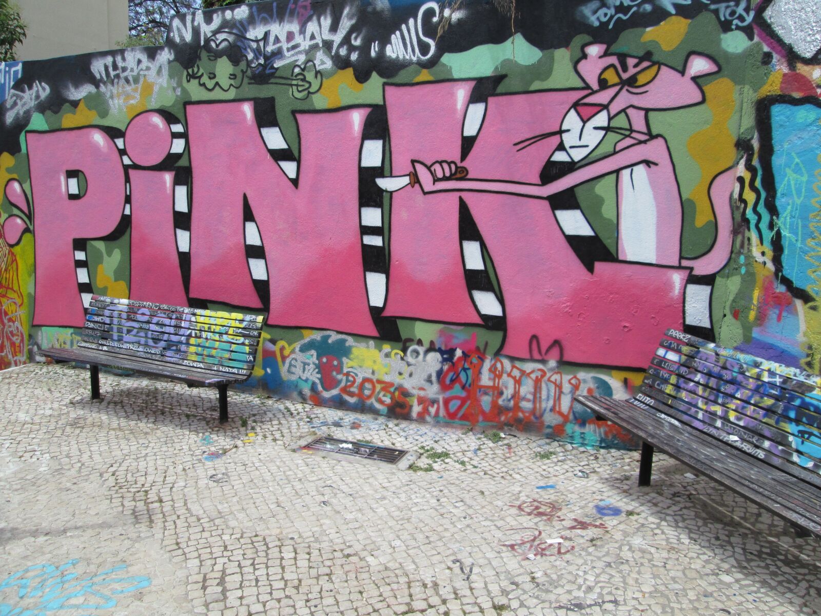 Canon PowerShot A1300 sample photo. Lisbon, graffiti, pink photography