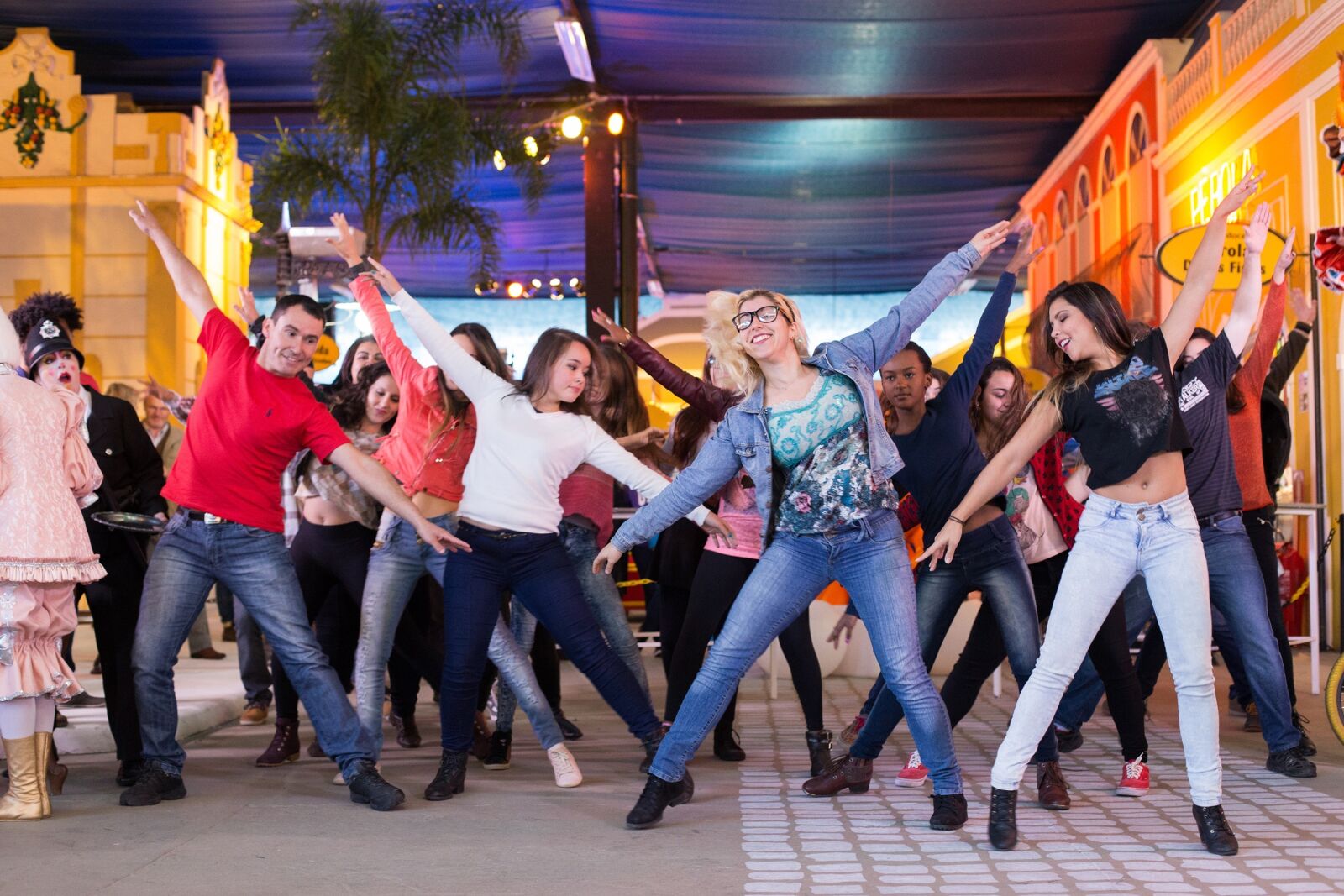 Canon EOS 6D + Canon EF 50mm F1.4 USM sample photo. Dance, crowd, joy photography