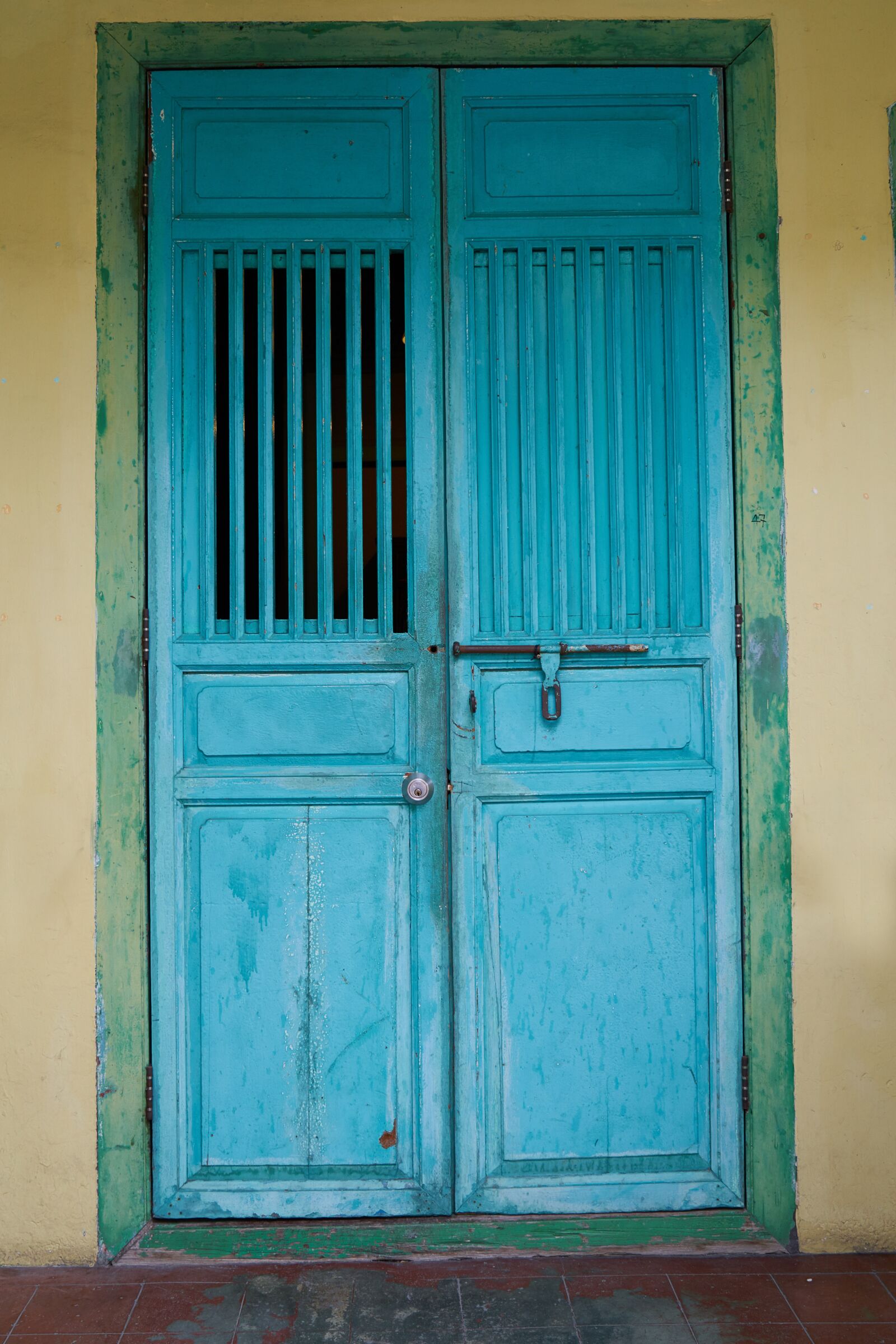 Sony a7R II sample photo. Blue, door, architecture photography