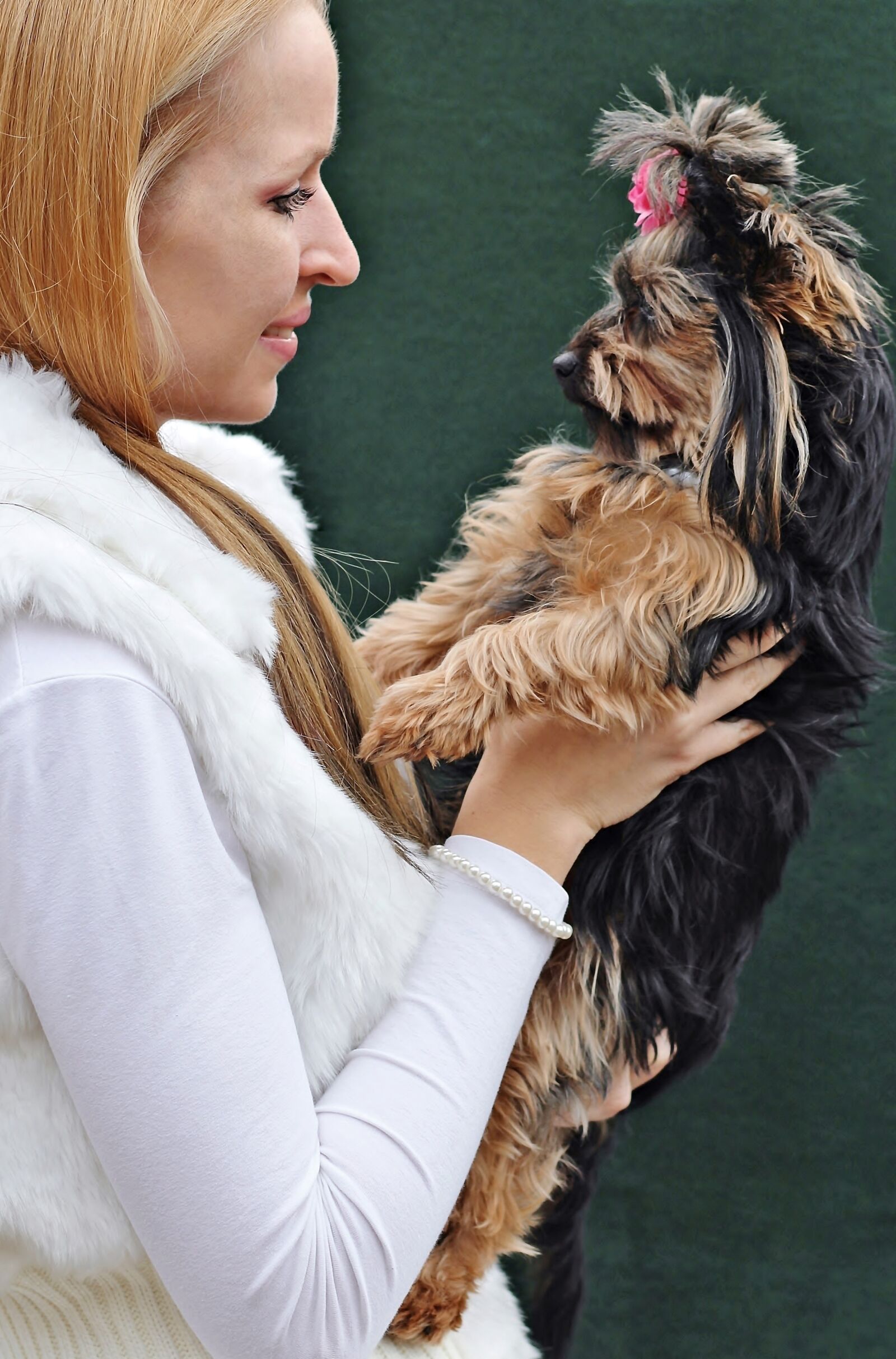Canon EOS 600D (Rebel EOS T3i / EOS Kiss X5) sample photo. Blonde girl, yorkie, smile photography