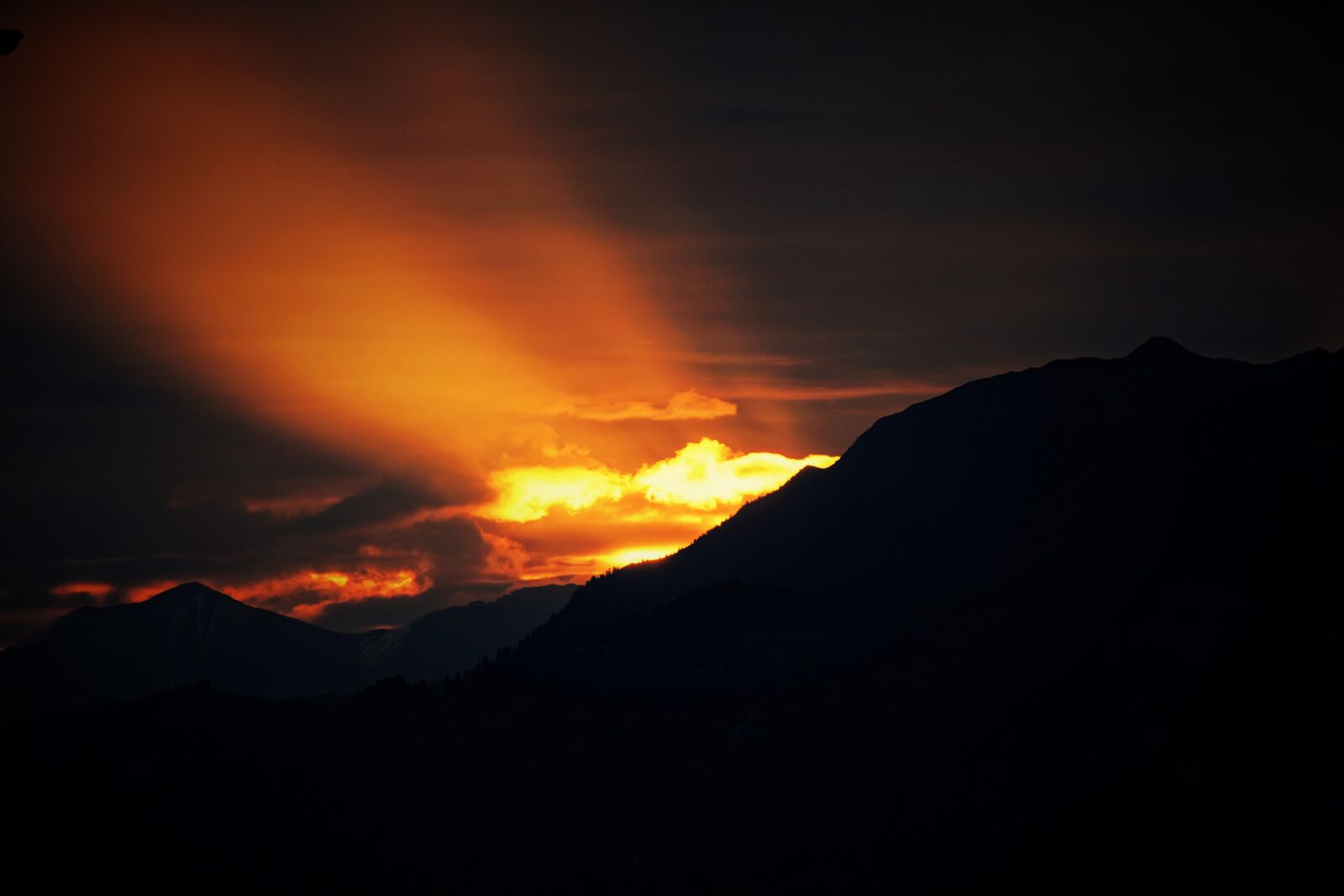 Sony Alpha NEX-7 sample photo. Sunrise, mountains, contour photography