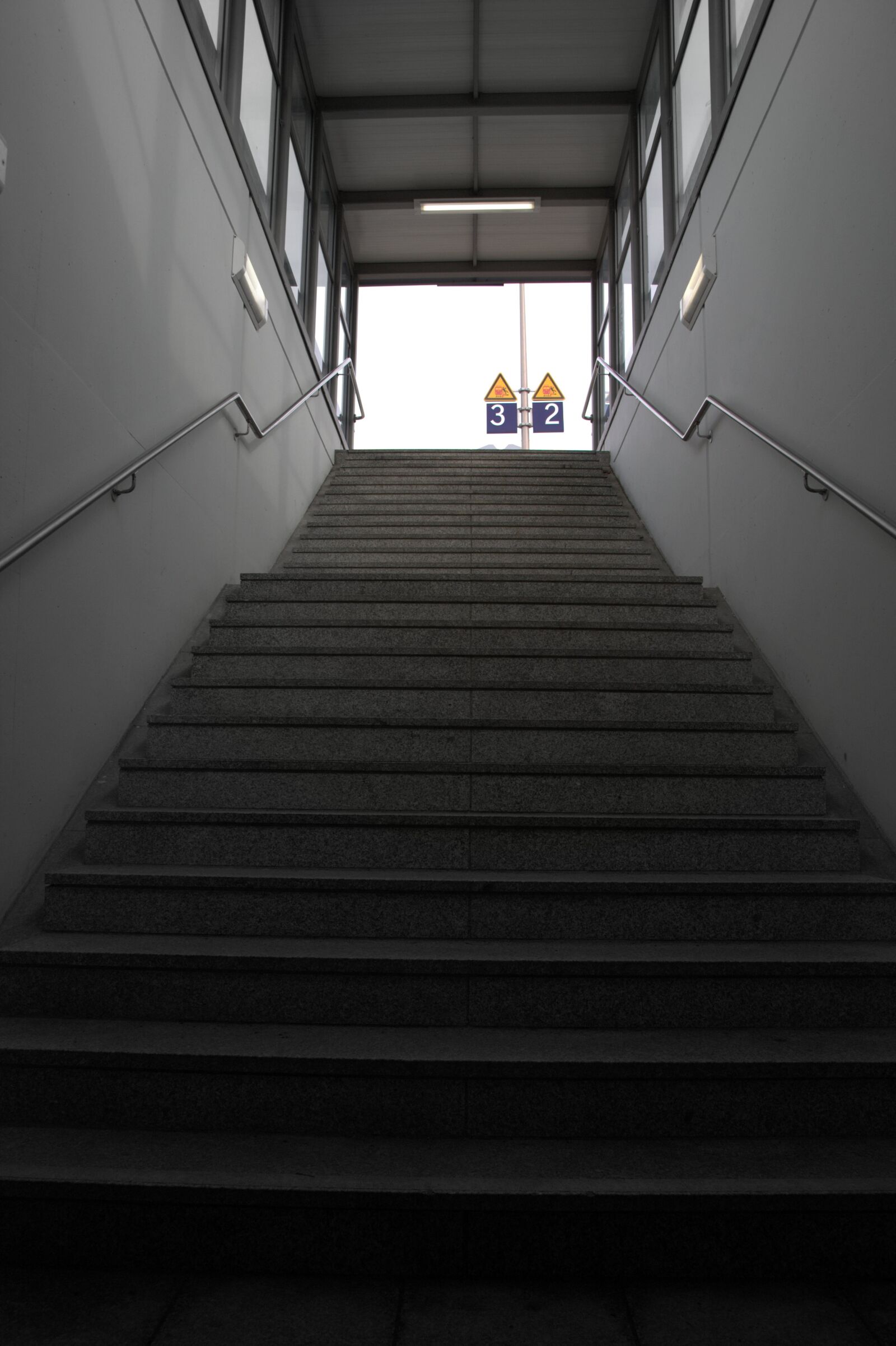 Canon EOS 450D (EOS Rebel XSi / EOS Kiss X2) sample photo. Tunnel, underpass, stairs photography