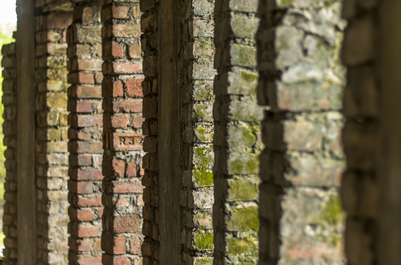 Nikon D7000 sample photo. Bricks, walls, pillars photography