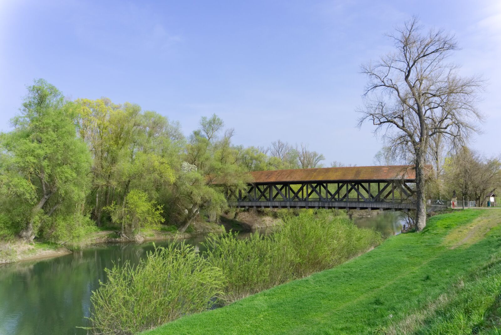 Sony E 16-50mm F3.5-5.6 PZ OSS sample photo. Bridge, wooden bridge, the photography