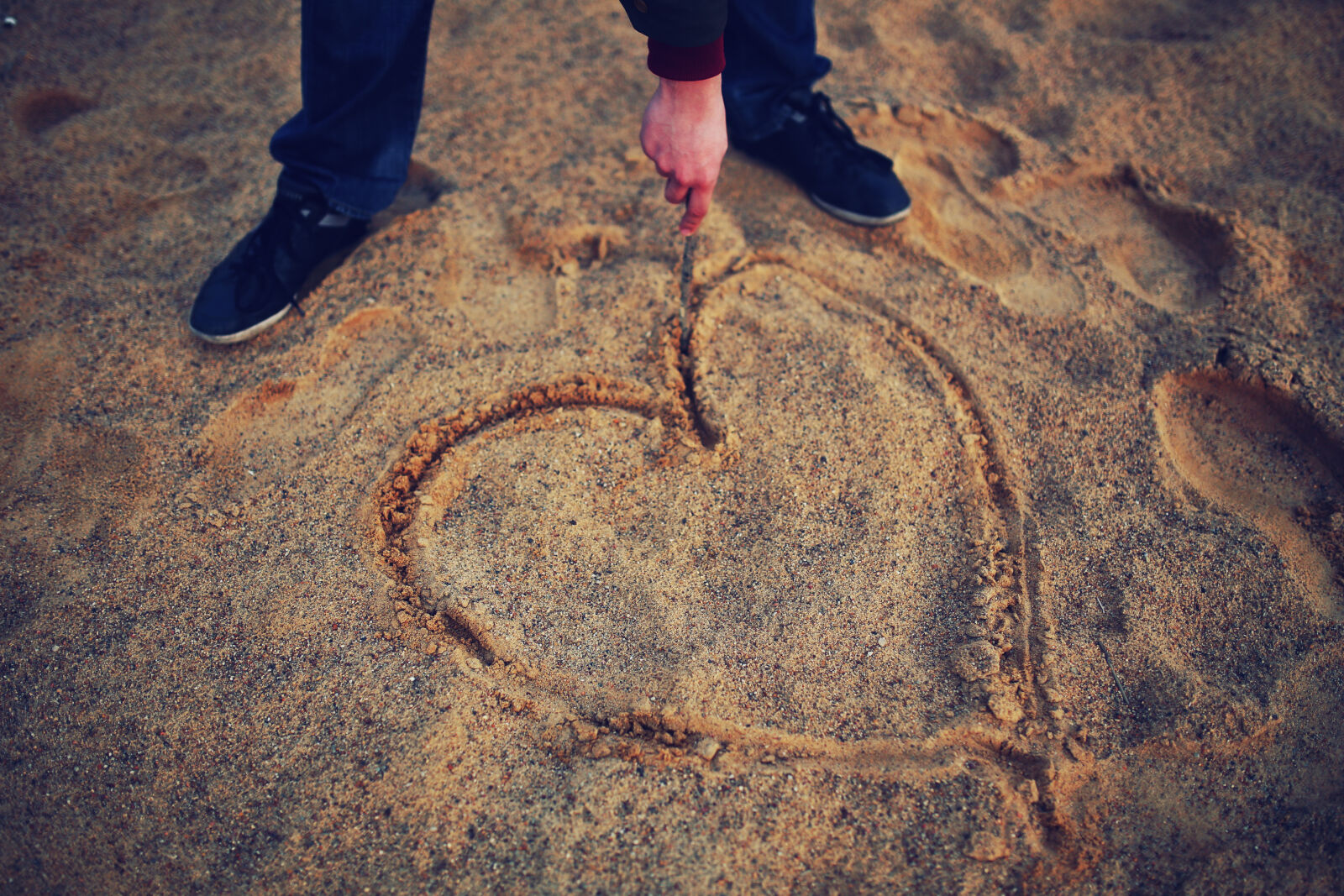 Canon EOS 6D sample photo. Hand, drawing, heart, in photography