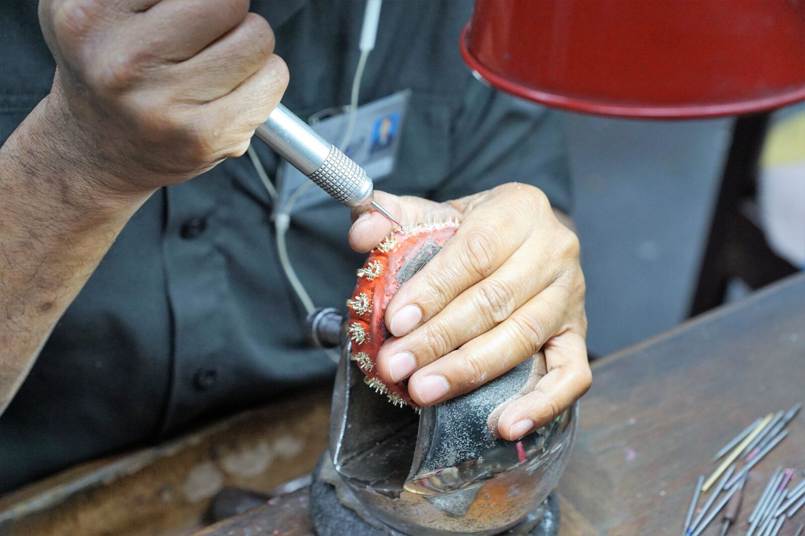 Sony ILCA-77M2 + Sony DT 16-50mm F2.8 SSM sample photo. Hand, human, industry photography