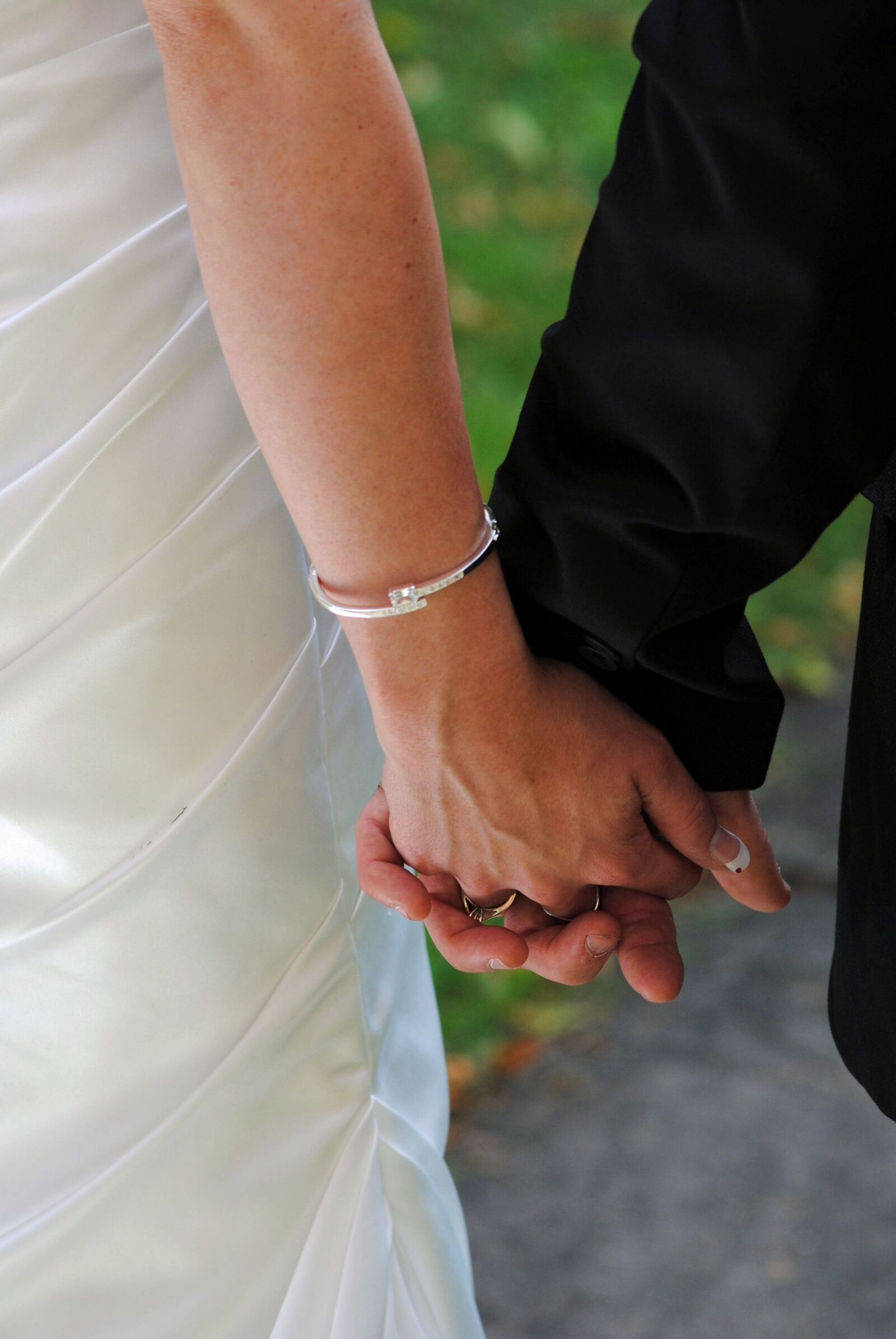 Nikon D3000 sample photo. Wedding, holding hands, bride photography