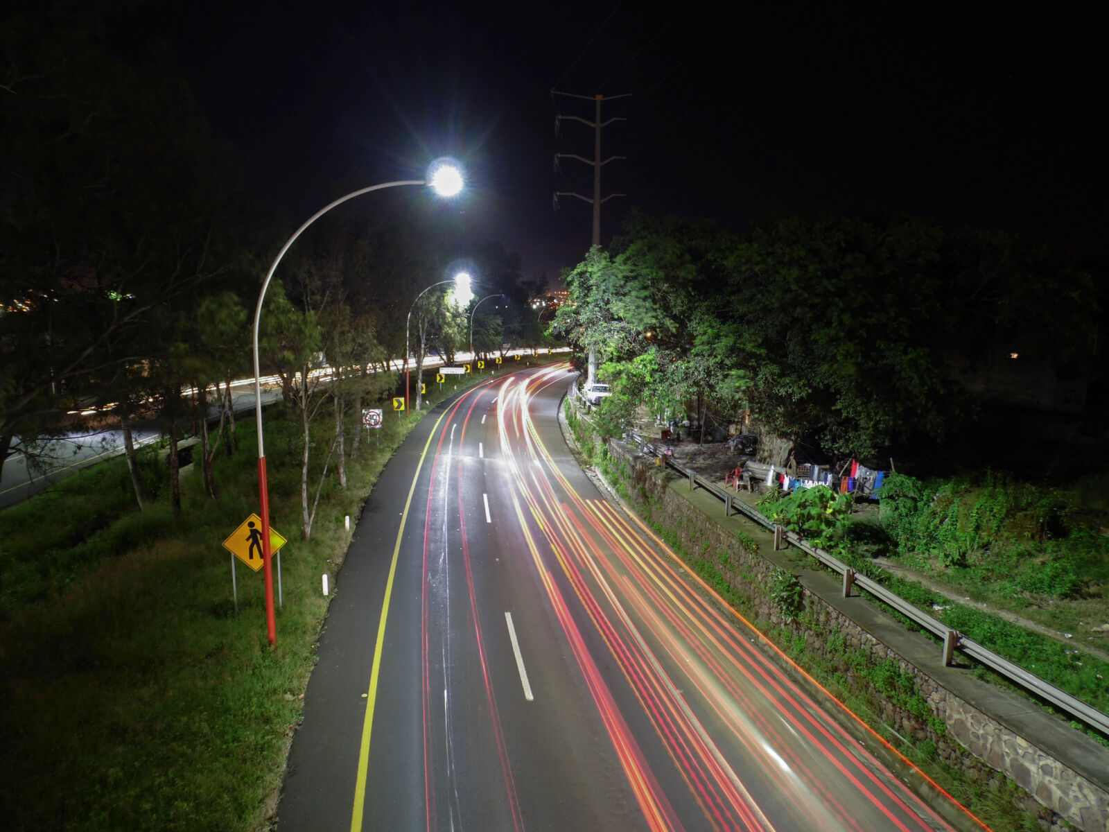 Samsung WB100/  WB101 sample photo. Cars, headlights, highway, light photography
