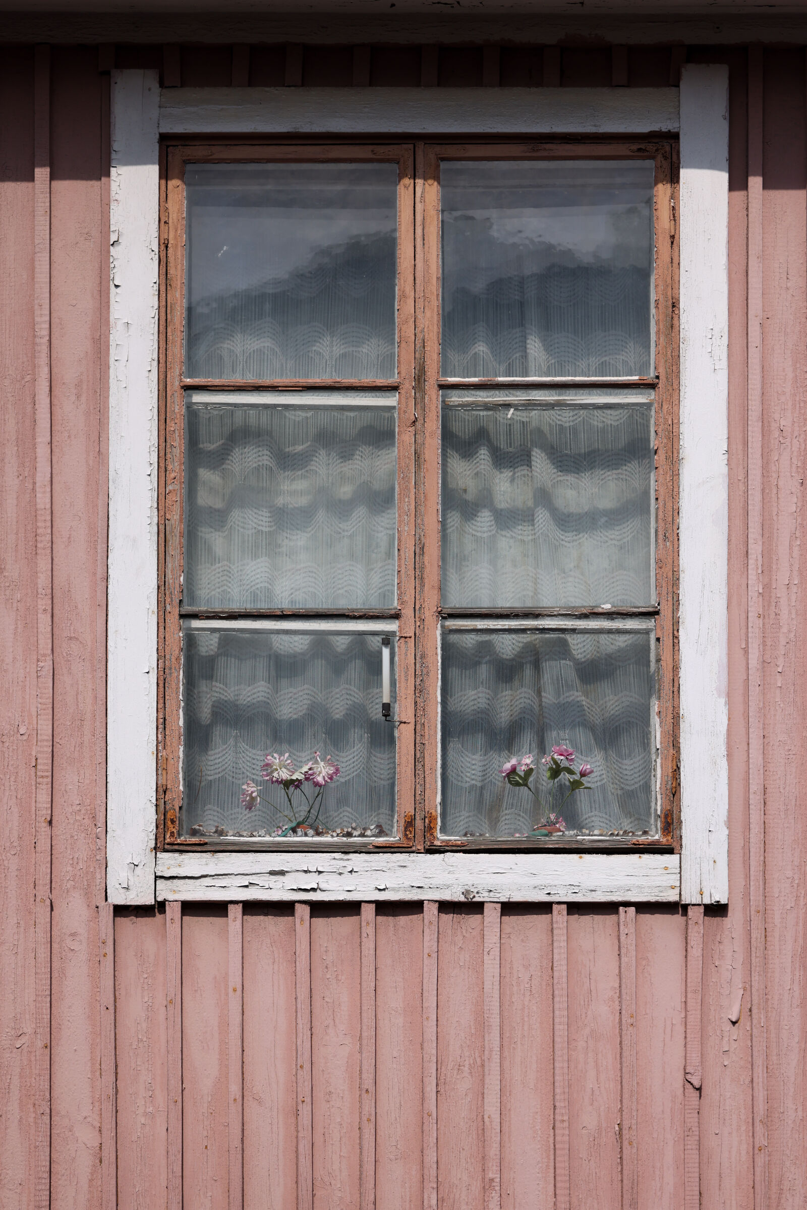 Canon RF 100mm F2.8L Macro IS USM sample photo. Old window photography