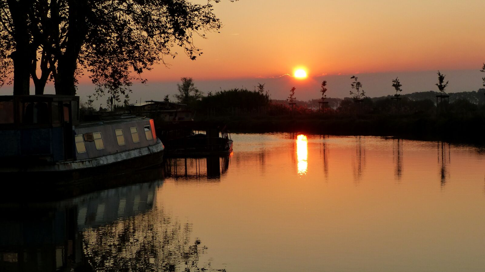 Panasonic Lumix DMC-FZ200 sample photo. Sunrise, canal du midi photography