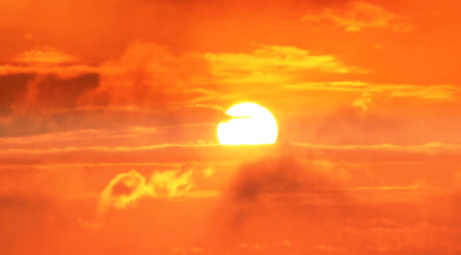 Canon EOS 100D (EOS Rebel SL1 / EOS Kiss X7) sample photo. Sunrise, sun, clouds photography
