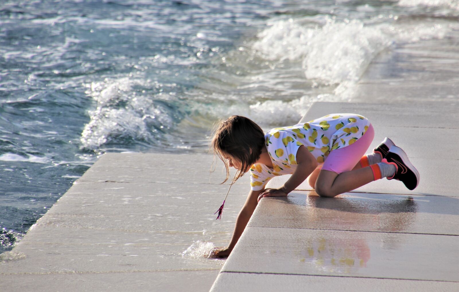 Canon EOS 80D sample photo. Wave, stairs, sea photography