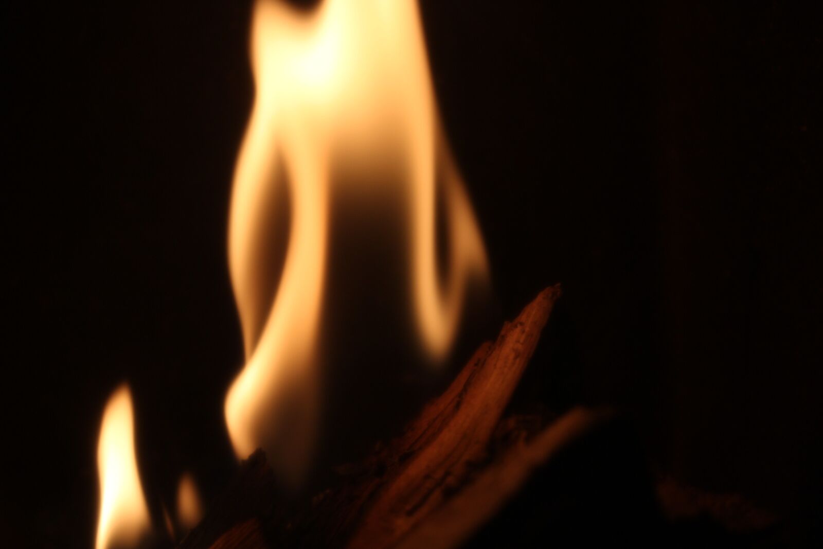 Canon EOS 700D (EOS Rebel T5i / EOS Kiss X7i) sample photo. Fire, flame, campfire photography