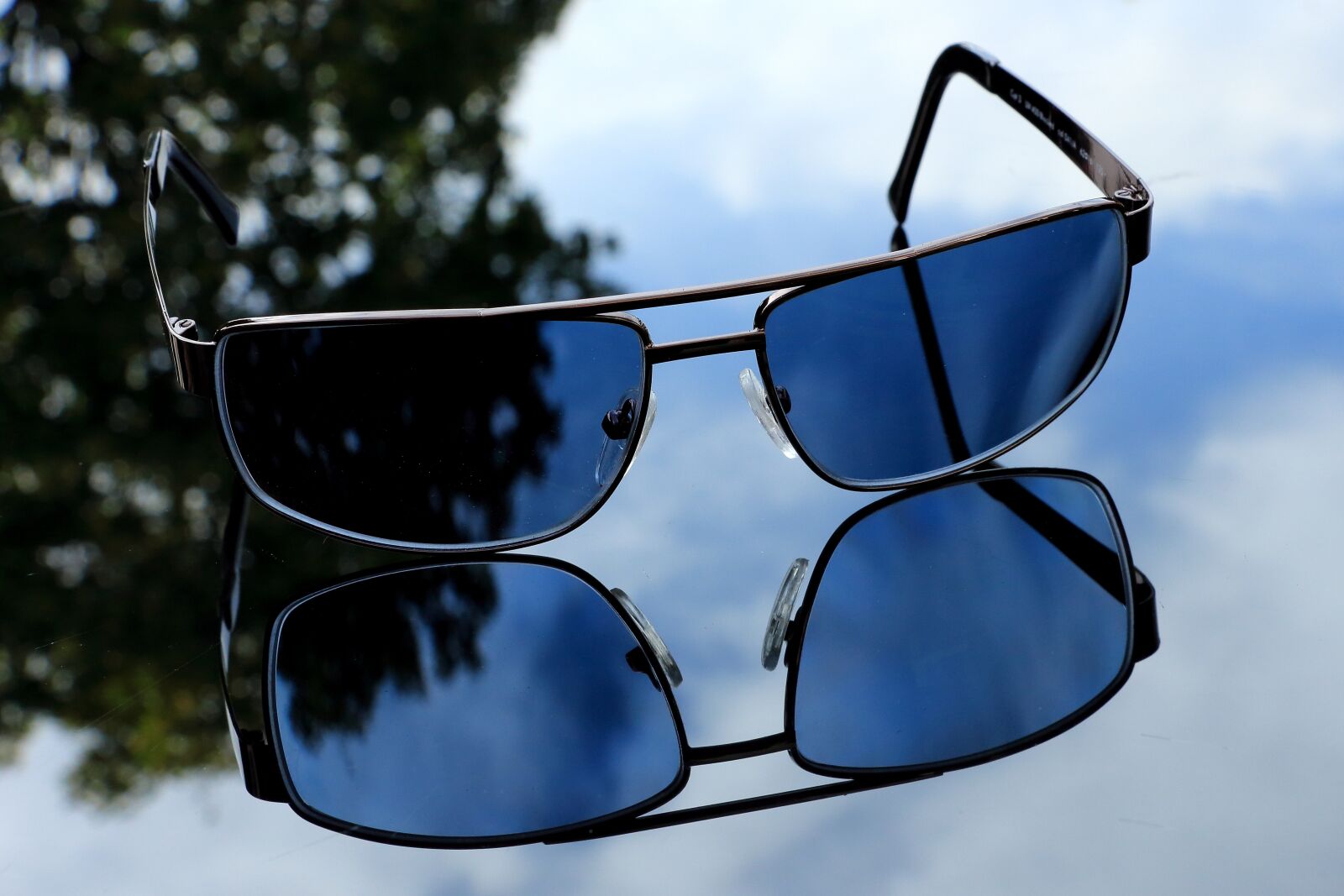 Canon EOS 700D (EOS Rebel T5i / EOS Kiss X7i) sample photo. Glasses, sunglasses, mirroring photography