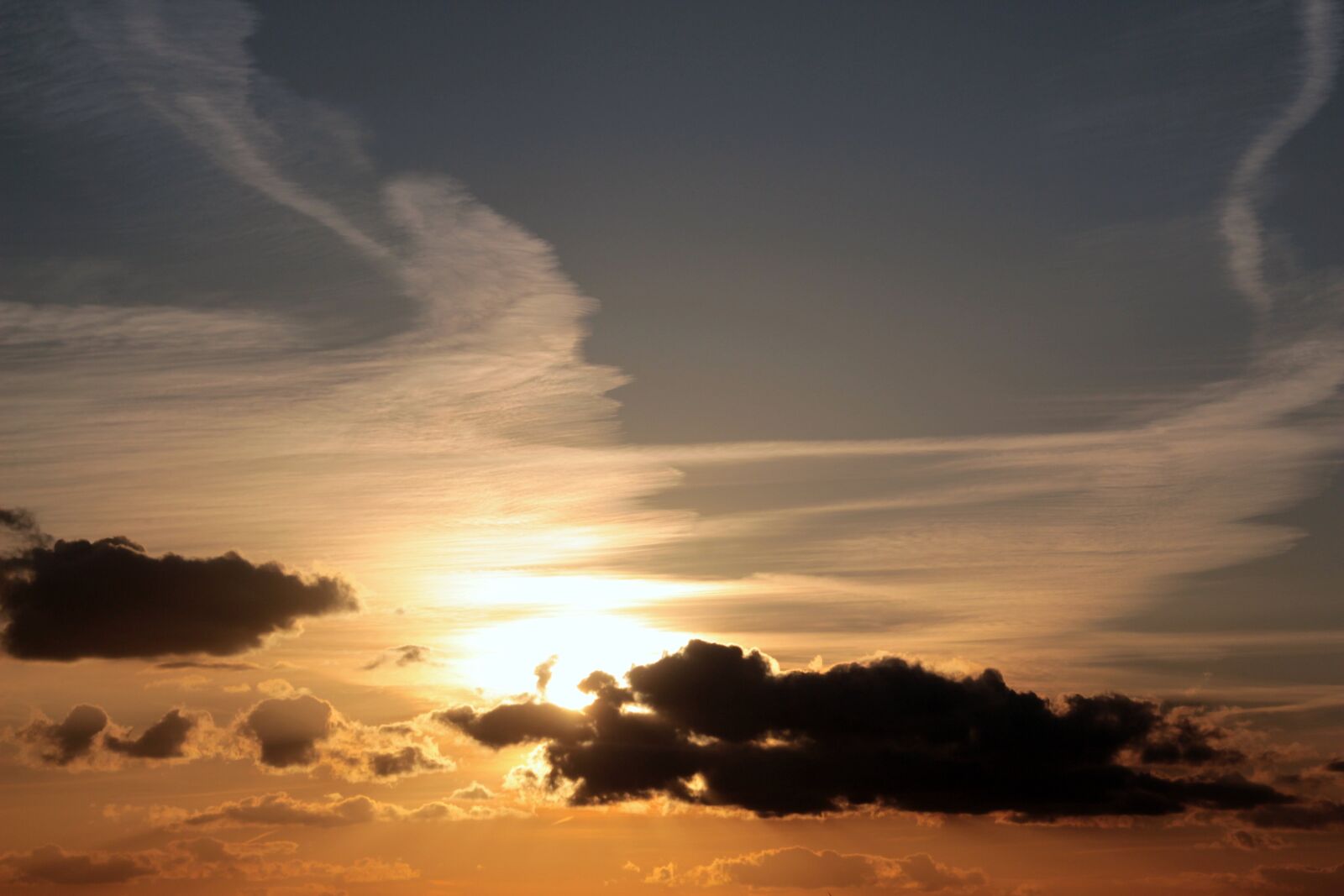 Canon EOS 650D (EOS Rebel T4i / EOS Kiss X6i) sample photo. Sunset, sun, clouds photography