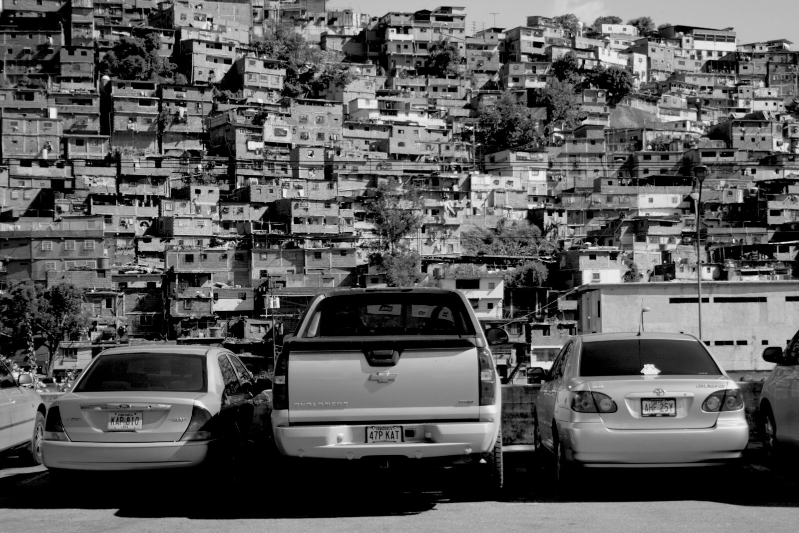 Canon EOS 400D (EOS Digital Rebel XTi / EOS Kiss Digital X) sample photo. Barrio, black, and, white photography